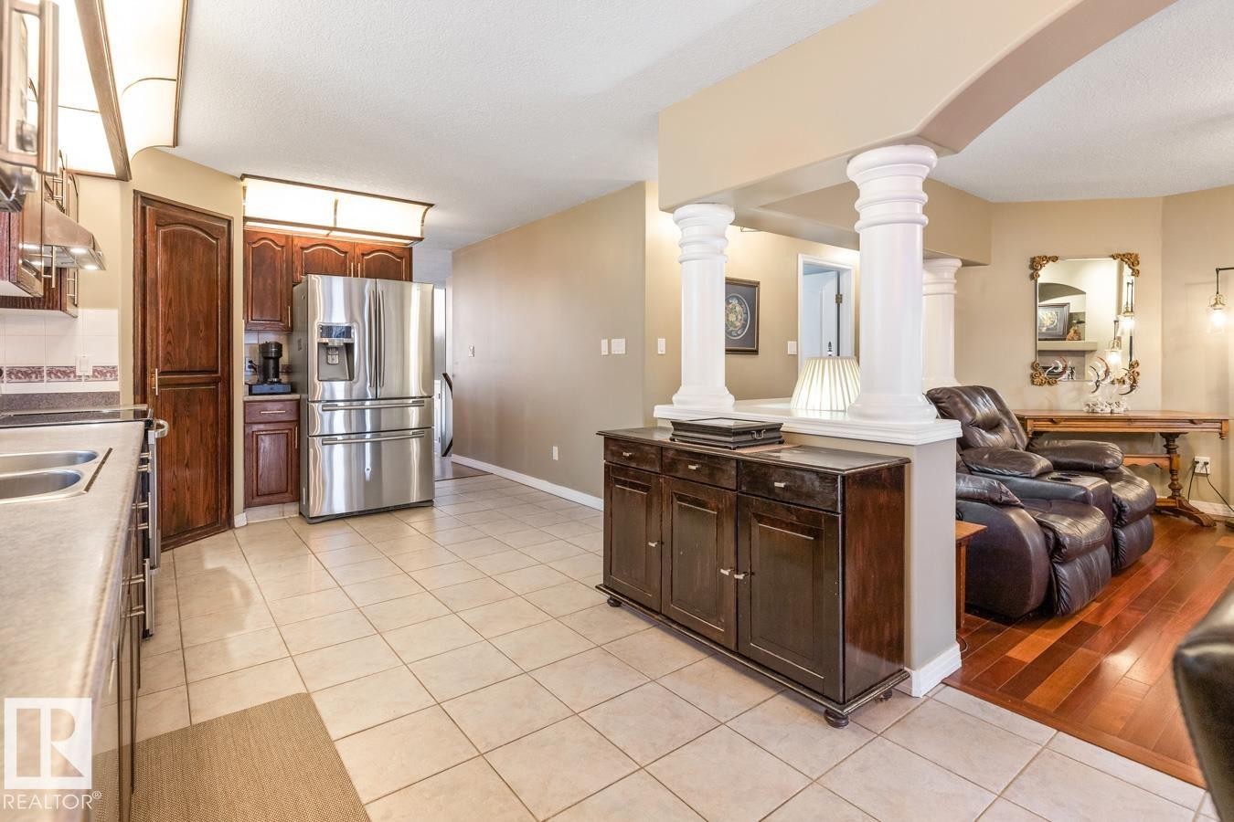 454 Ormsby Road W, Edmonton, AB - Indoor Photo Showing Kitchen With Double Sink