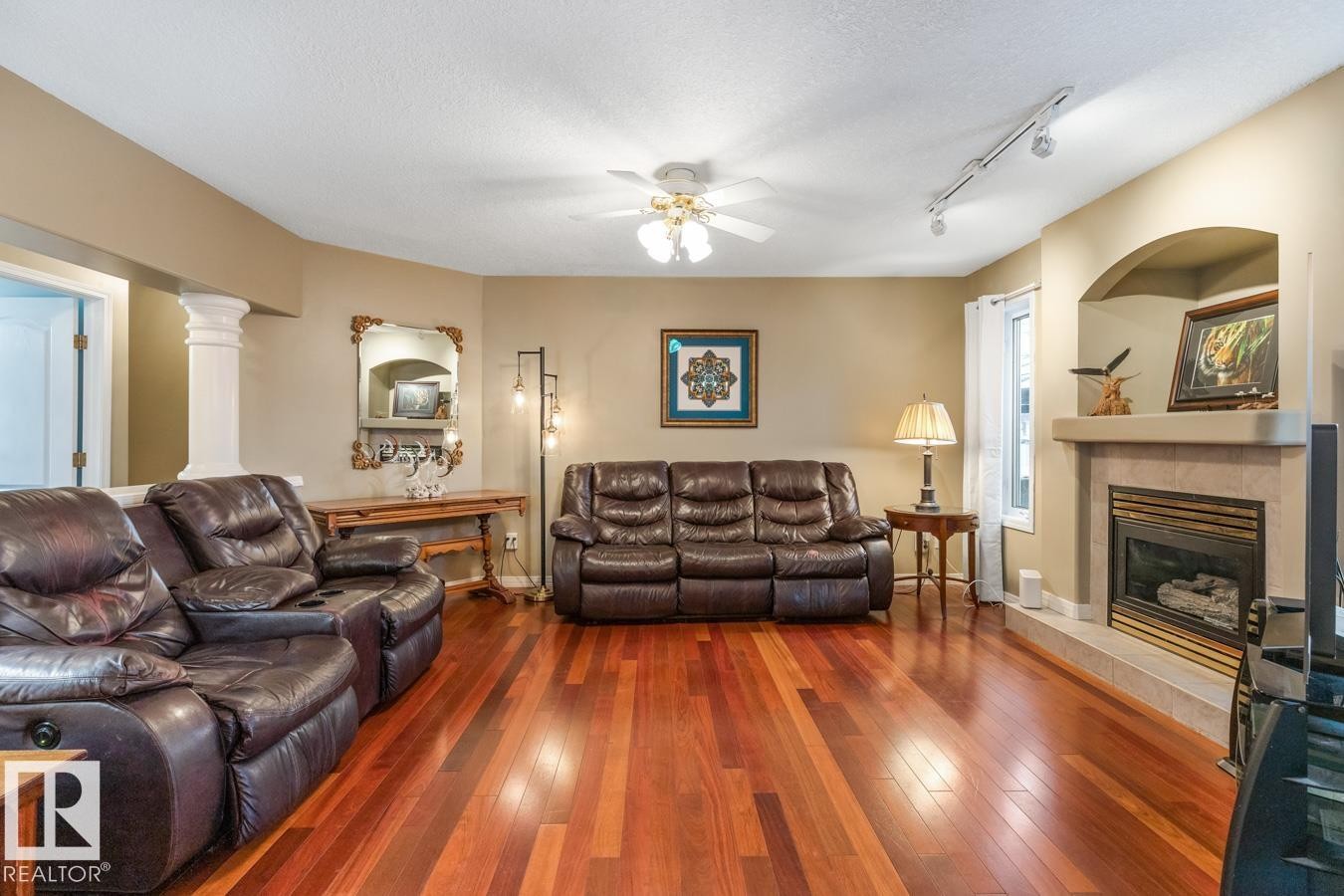 454 Ormsby Road W, Edmonton, AB - Indoor Photo Showing Living Room With Fireplace