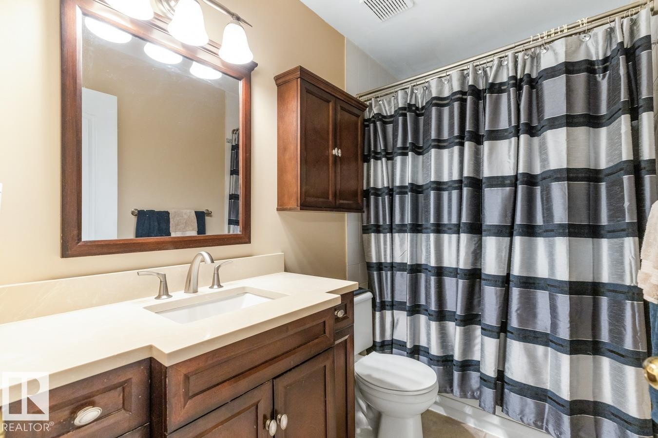 454 Ormsby Road W, Edmonton, AB - Indoor Photo Showing Bathroom