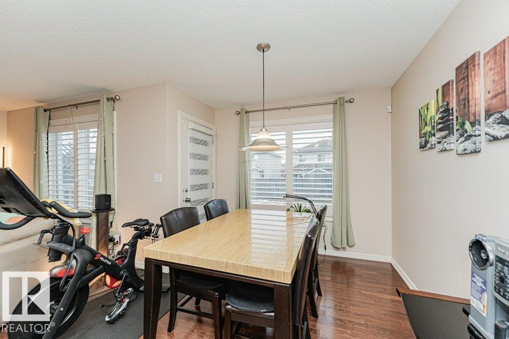 2423 Casselman Crescent, Edmonton, AB - Indoor Photo Showing Dining Room