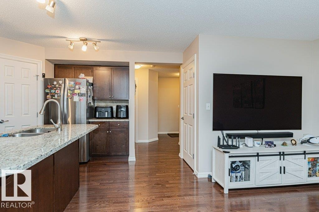 2423 Casselman Crescent, Edmonton, AB - Indoor Photo Showing Kitchen With Double Sink
