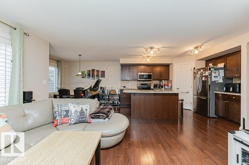 2423 Casselman Crescent, Edmonton, AB - Indoor Photo Showing Other Room