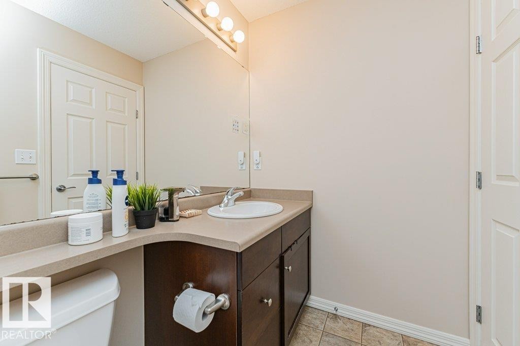 2423 Casselman Crescent, Edmonton, AB - Indoor Photo Showing Bathroom