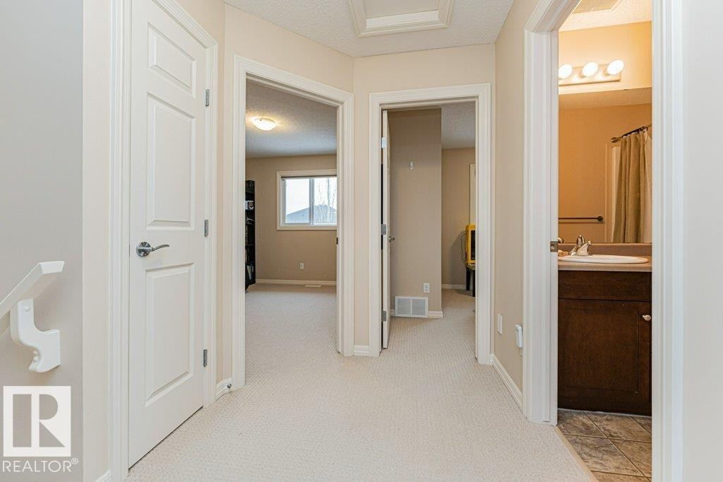 2423 Casselman Crescent, Edmonton, AB - Indoor Photo Showing Other Room