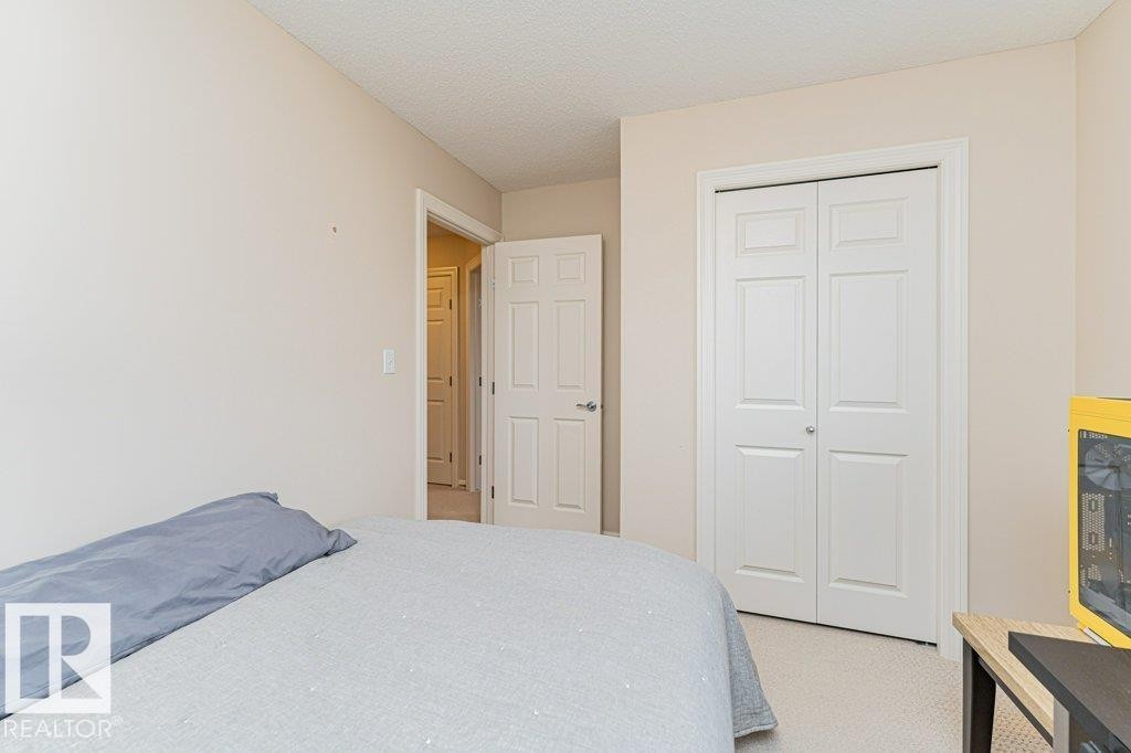 2423 Casselman Crescent, Edmonton, AB - Indoor Photo Showing Bedroom