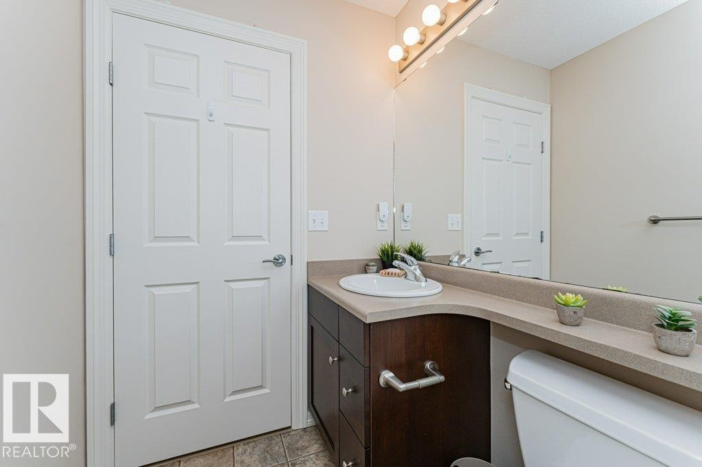 2423 Casselman Crescent, Edmonton, AB - Indoor Photo Showing Bathroom