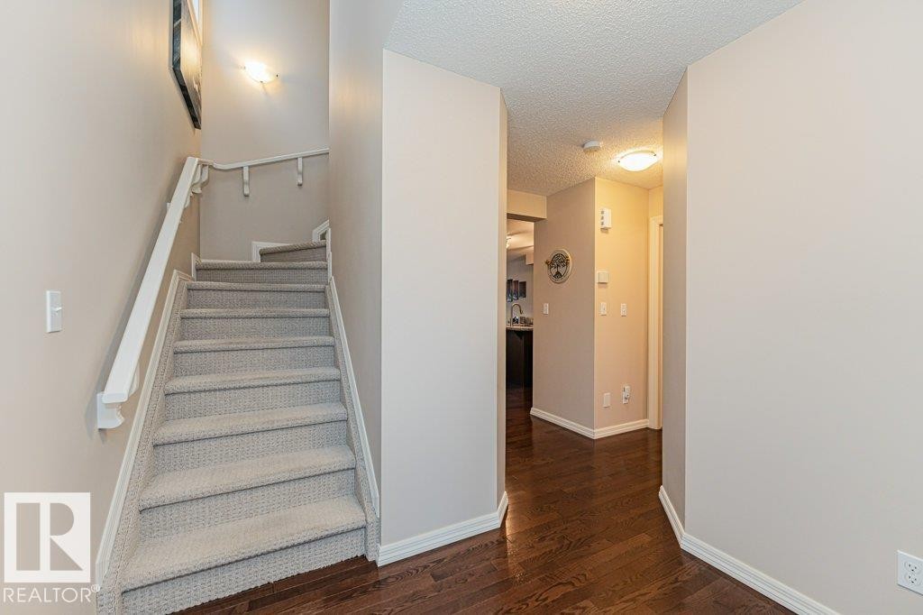 2423 Casselman Crescent, Edmonton, AB - Indoor Photo Showing Other Room