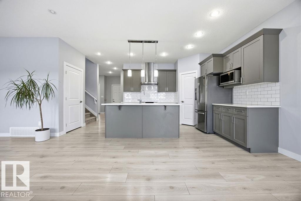 1057 Coopers Hawk Link, Edmonton, AB - Indoor Photo Showing Kitchen With Upgraded Kitchen