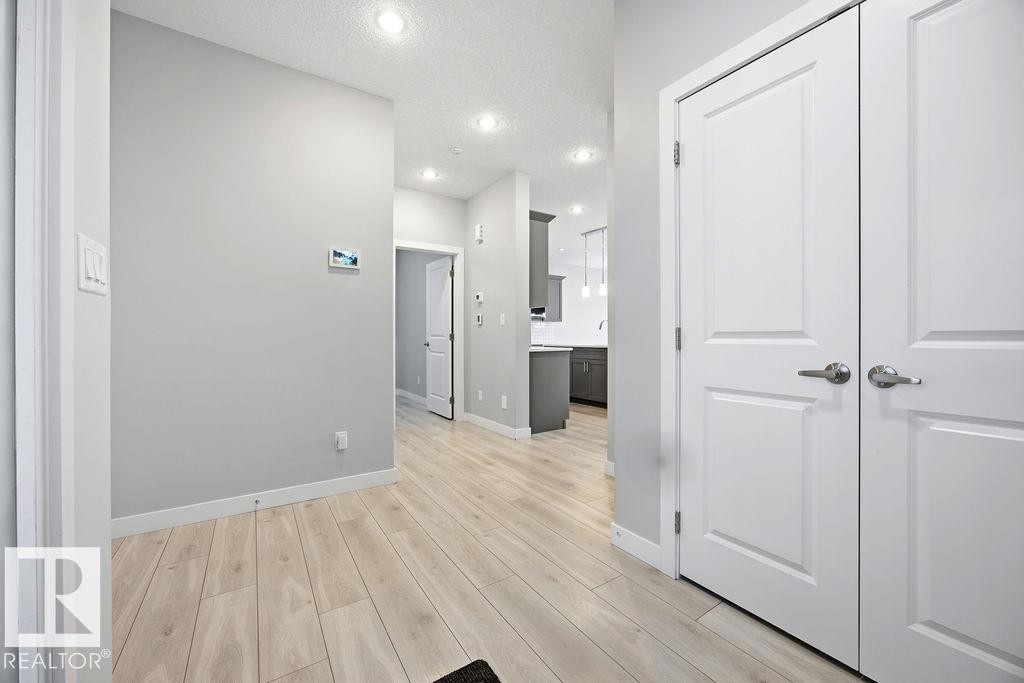 1057 Coopers Hawk Link, Edmonton, AB - Indoor Photo Showing Other Room