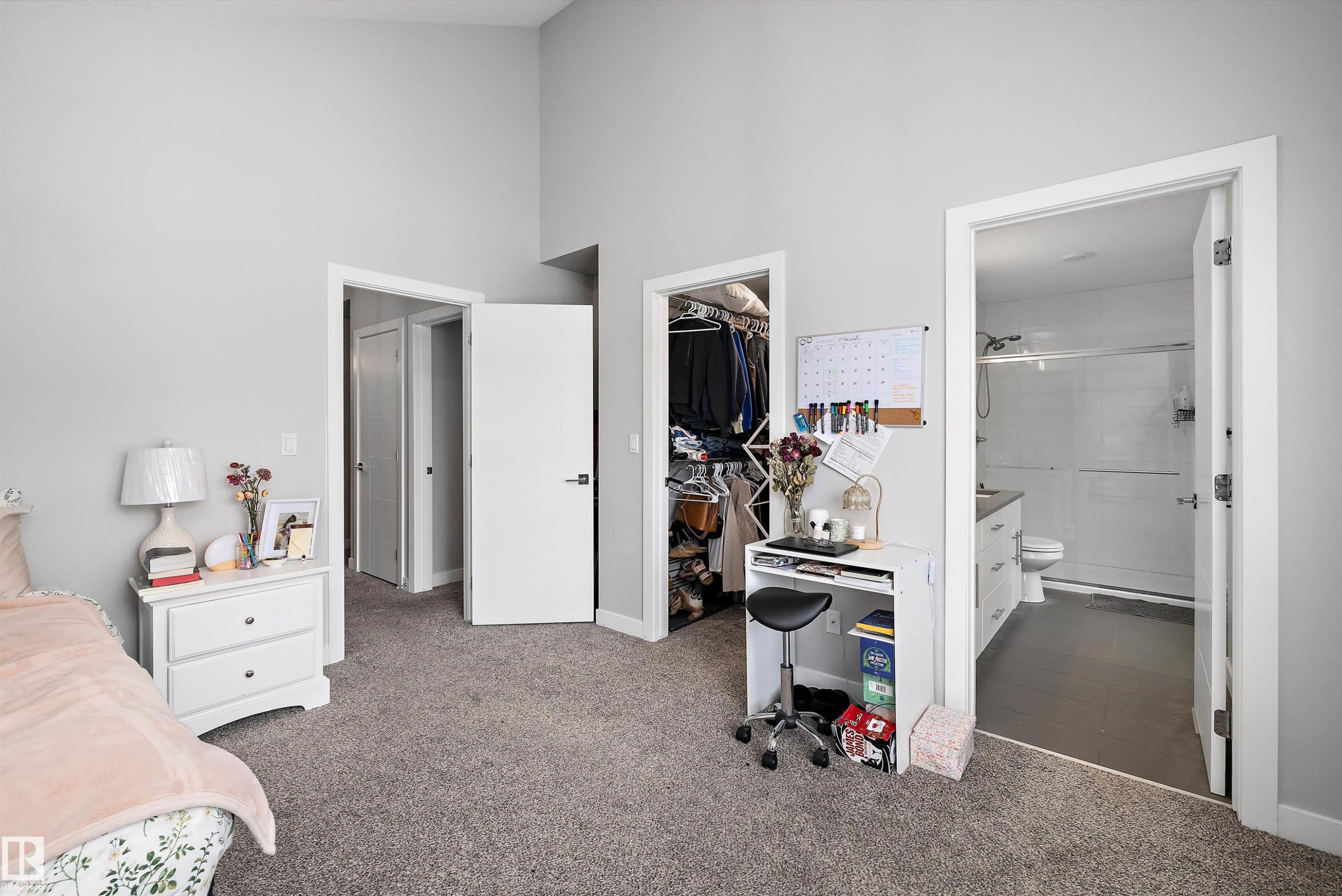 1 & 2 7419 106 Street, Edmonton, AB - Indoor Photo Showing Bedroom
