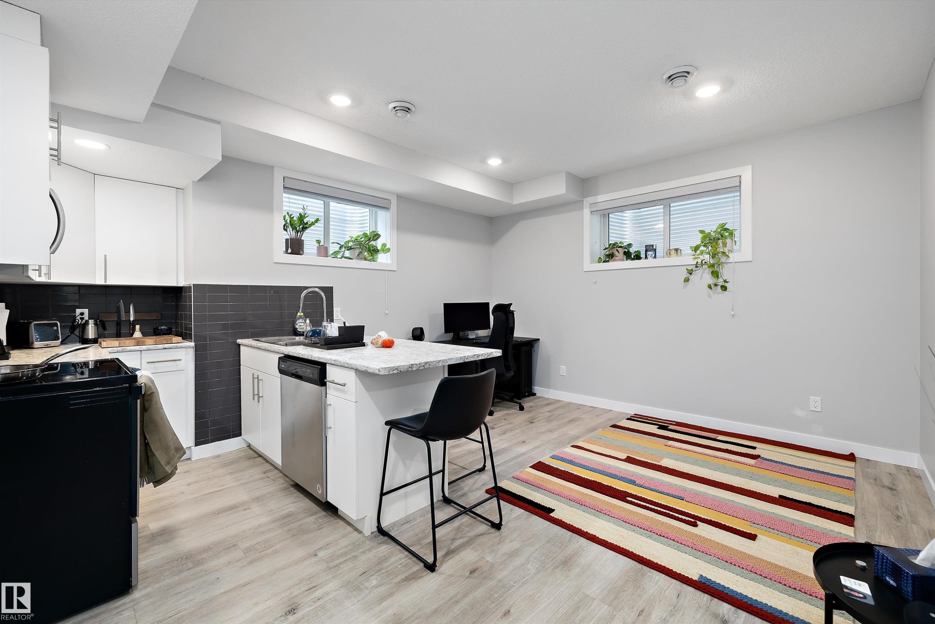 1 & 2 7419 106 Street, Edmonton, AB - Indoor Photo Showing Kitchen