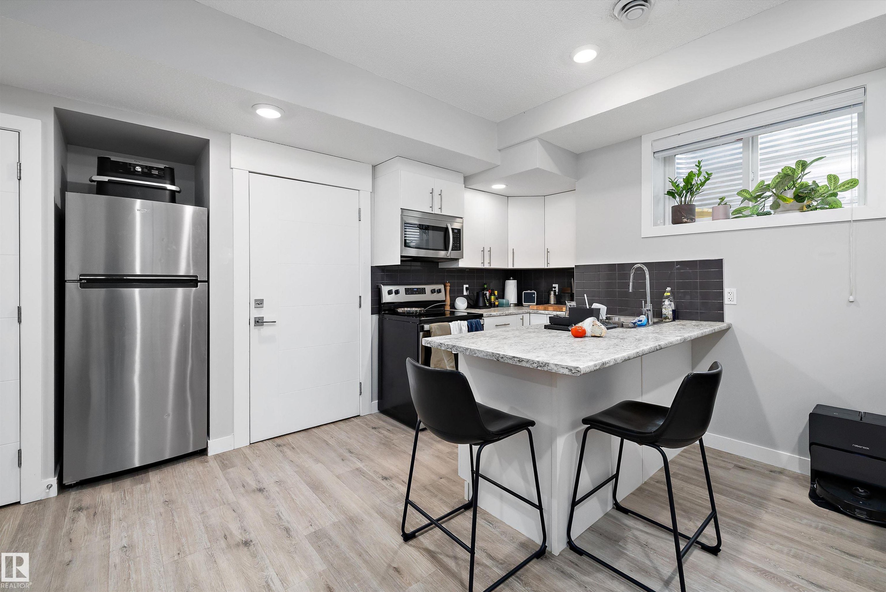 1 & 2 7419 106 Street, Edmonton, AB - Indoor