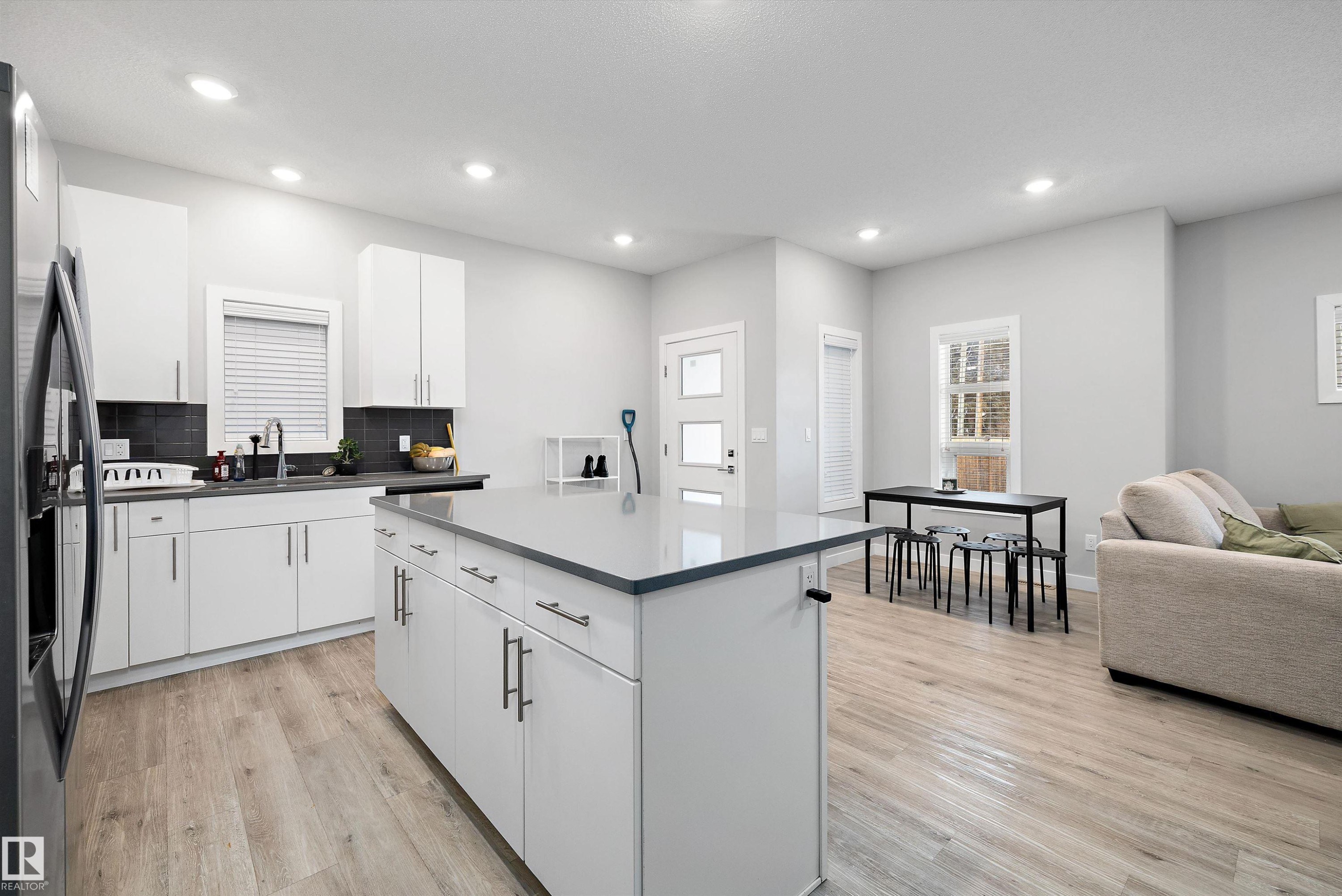 1 & 2 7419 106 Street, Edmonton, AB - Indoor Photo Showing Kitchen