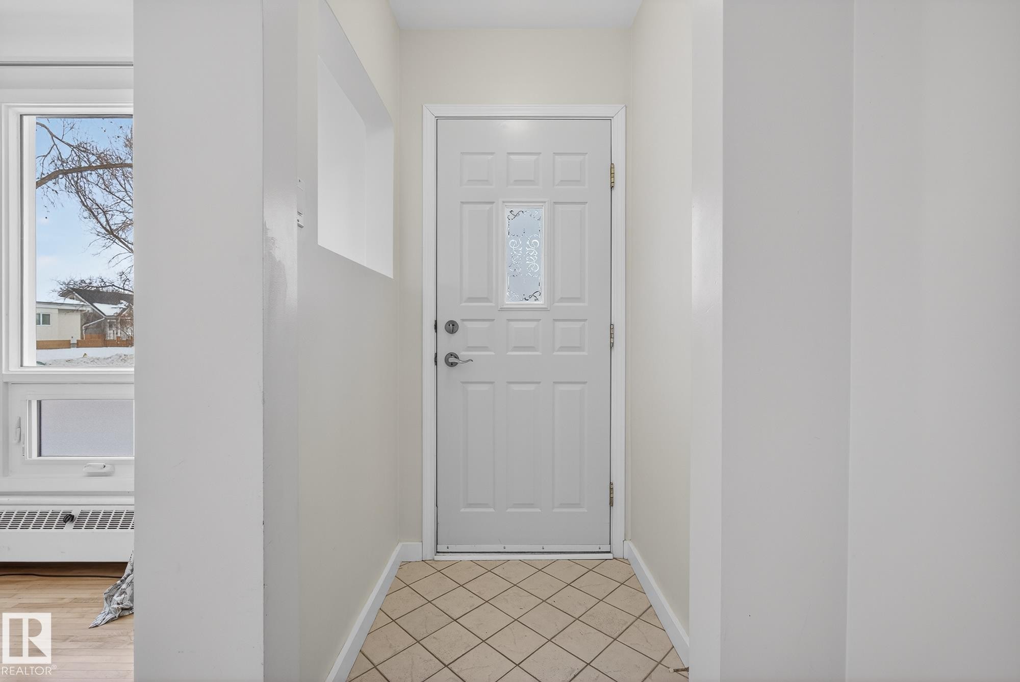 Edmonton, AB - Indoor Photo Showing Other Room