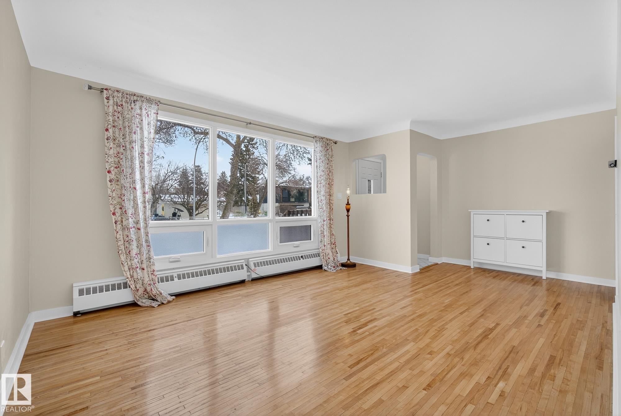 Edmonton, AB - Indoor Photo Showing Other Room