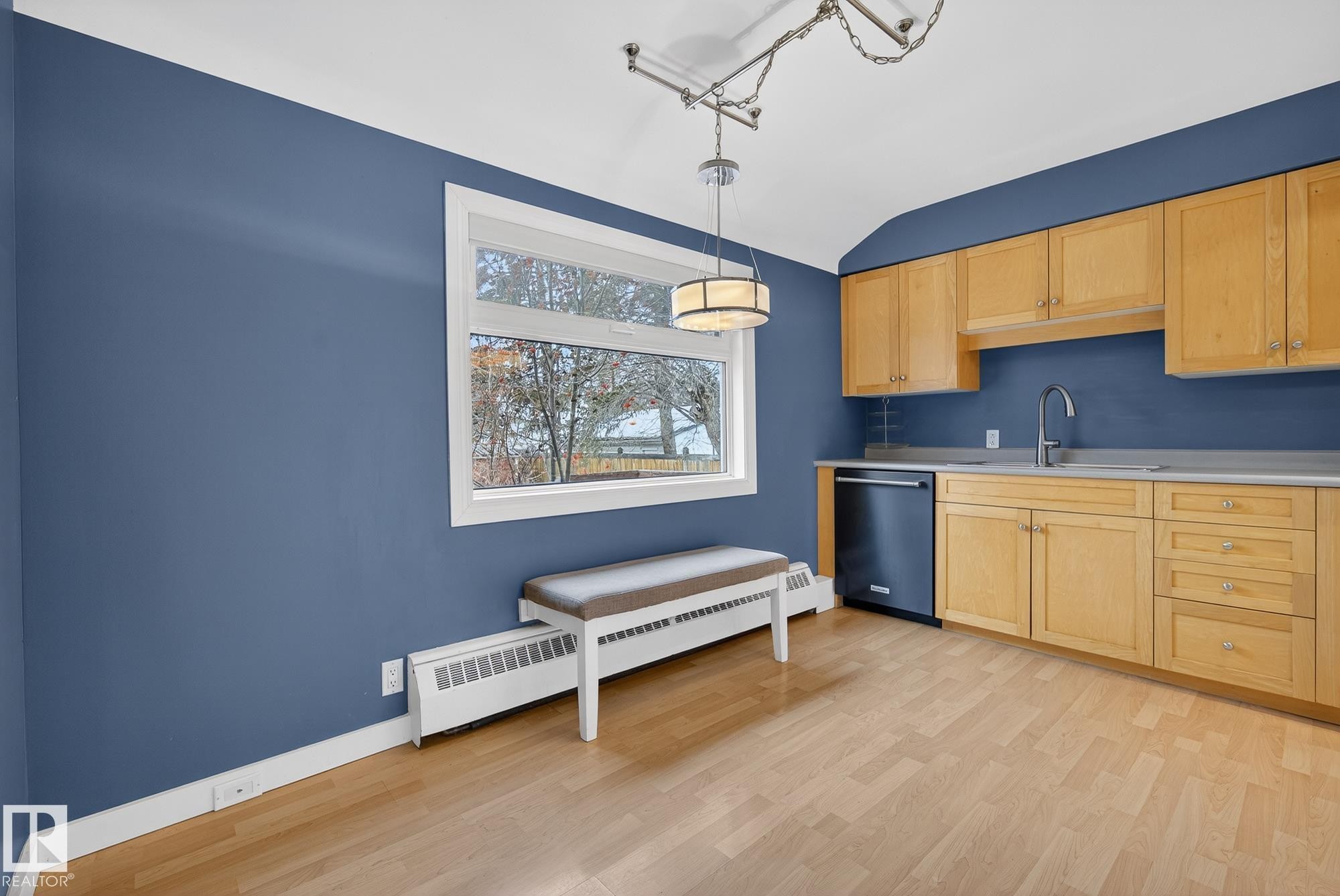 Edmonton, AB - Indoor Photo Showing Kitchen