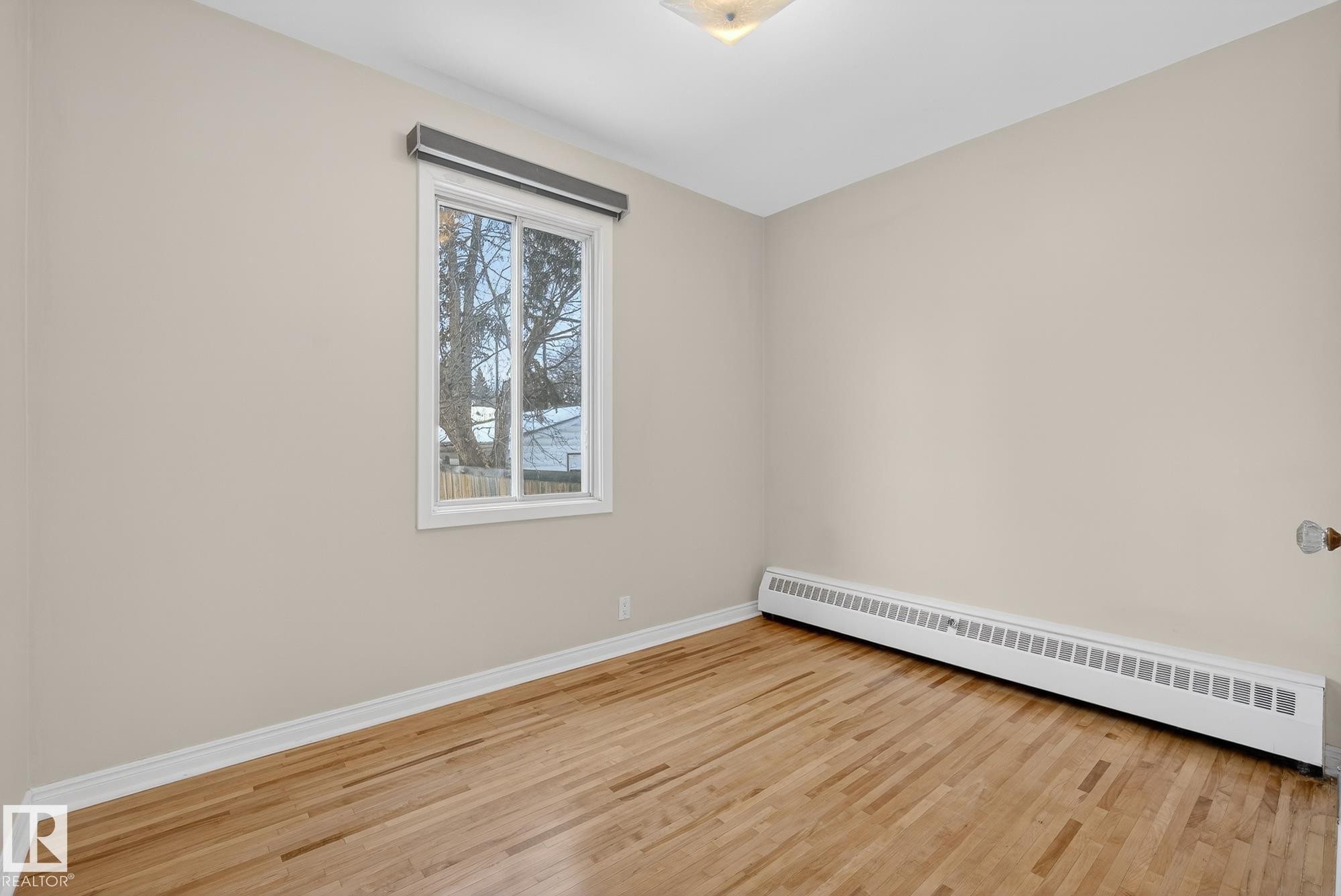 Edmonton, AB - Indoor Photo Showing Other Room
