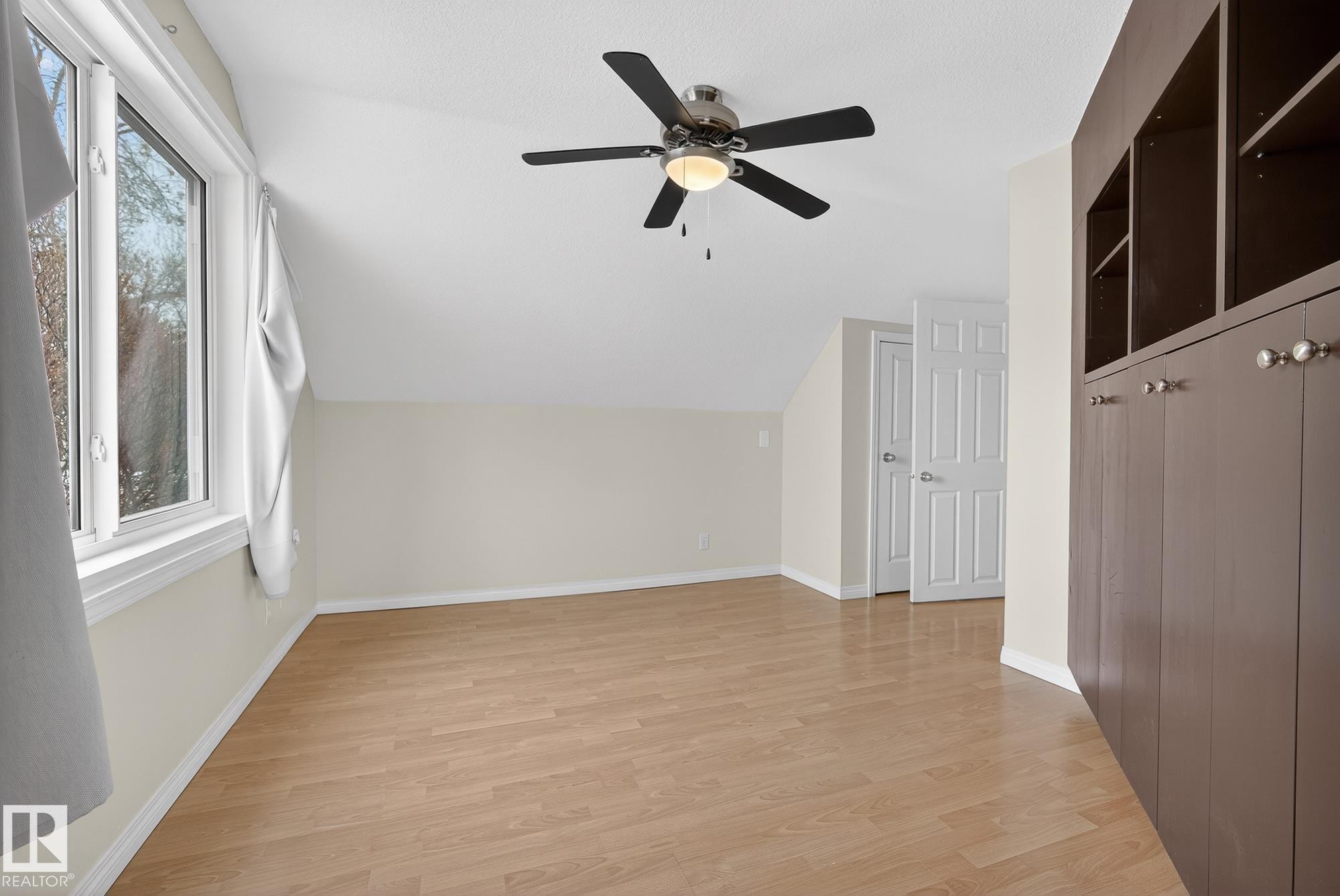 Edmonton, AB - Indoor Photo Showing Other Room