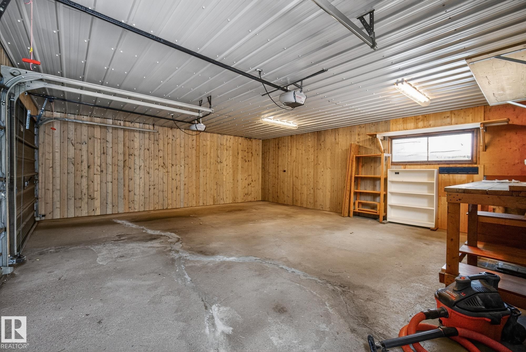 Edmonton, AB - Indoor Photo Showing Garage