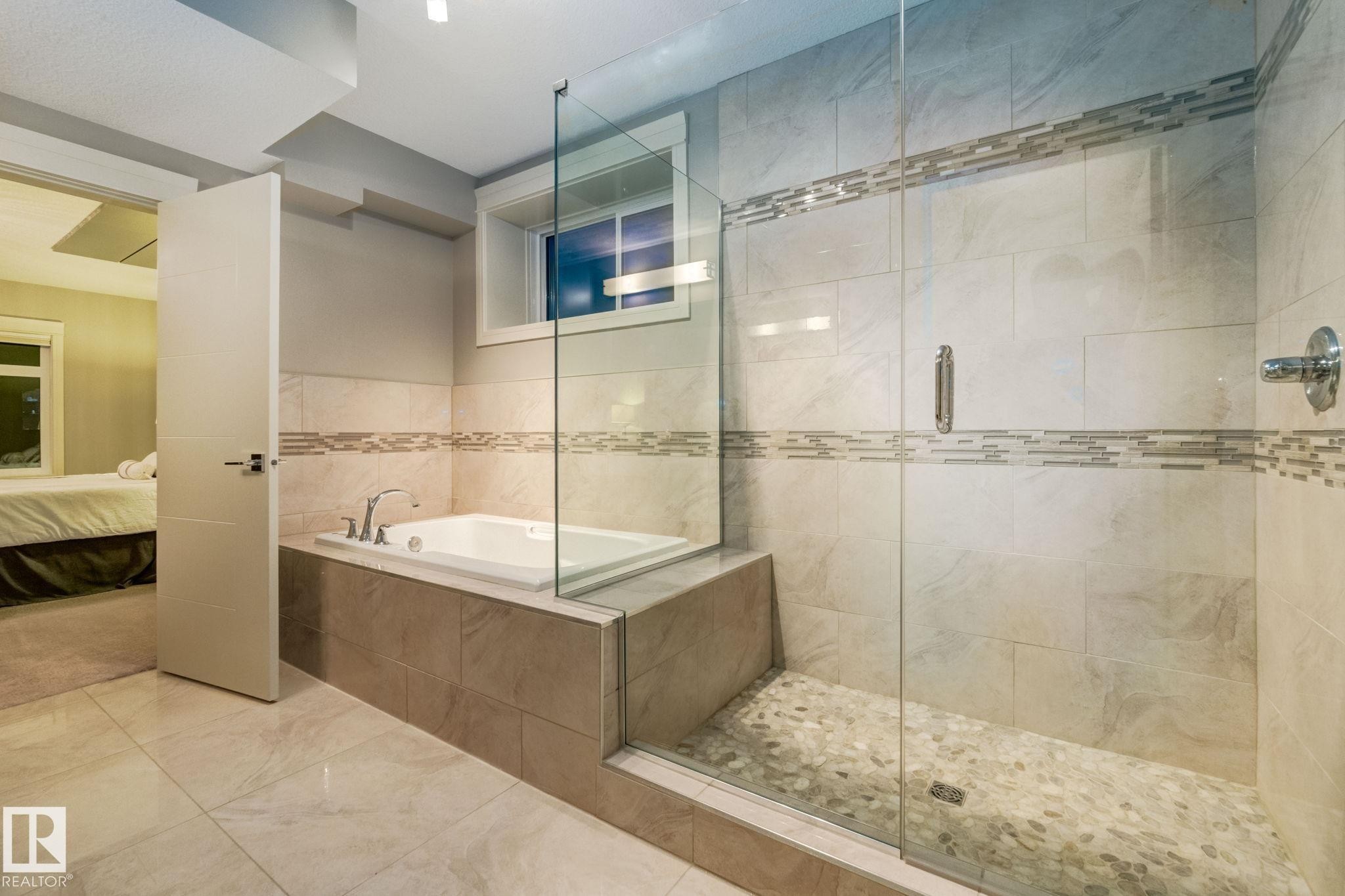 4096 Whispering River Drive Nw, Edmonton, AB - Indoor Photo Showing Bathroom