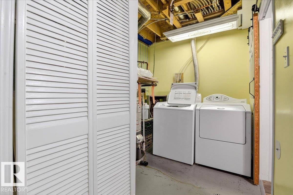 Laundry area with a washer and dryer - 4412 Yeoman Close, Onoway, AB - Indoor Photo Showing Laundry Room