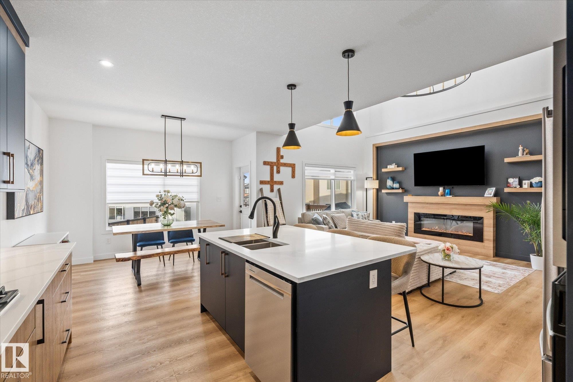 50 Grassview Crescent, Spruce Grove, AB - Indoor Photo Showing Kitchen With Double Sink With Upgraded Kitchen