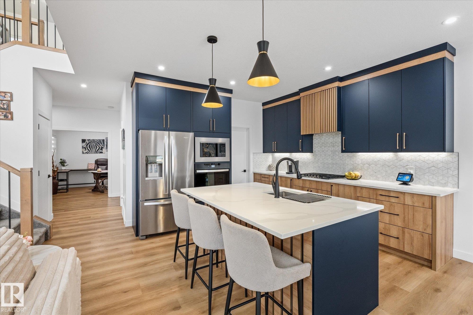 50 Grassview Crescent, Spruce Grove, AB - Indoor Photo Showing Kitchen With Stainless Steel Kitchen With Upgraded Kitchen