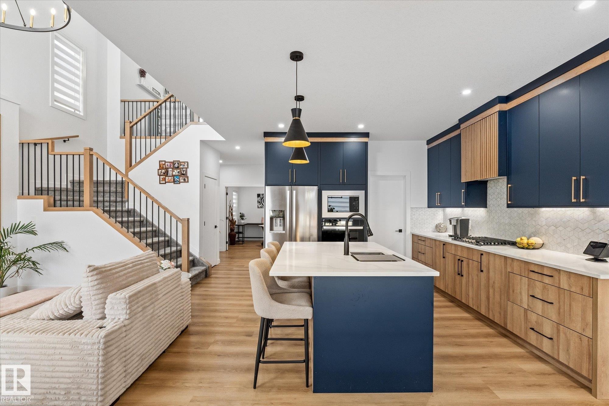 50 Grassview Crescent, Spruce Grove, AB - Indoor Photo Showing Kitchen With Upgraded Kitchen