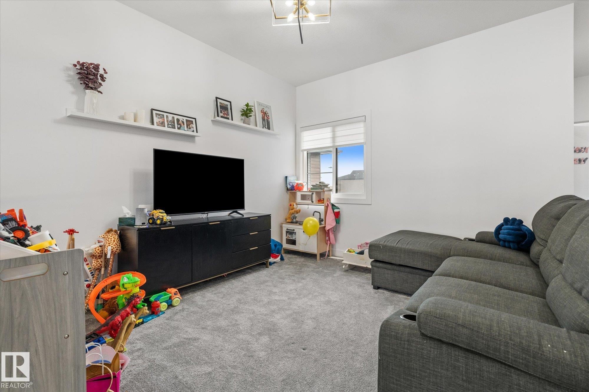 50 Grassview Crescent, Spruce Grove, AB - Indoor Photo Showing Other Room