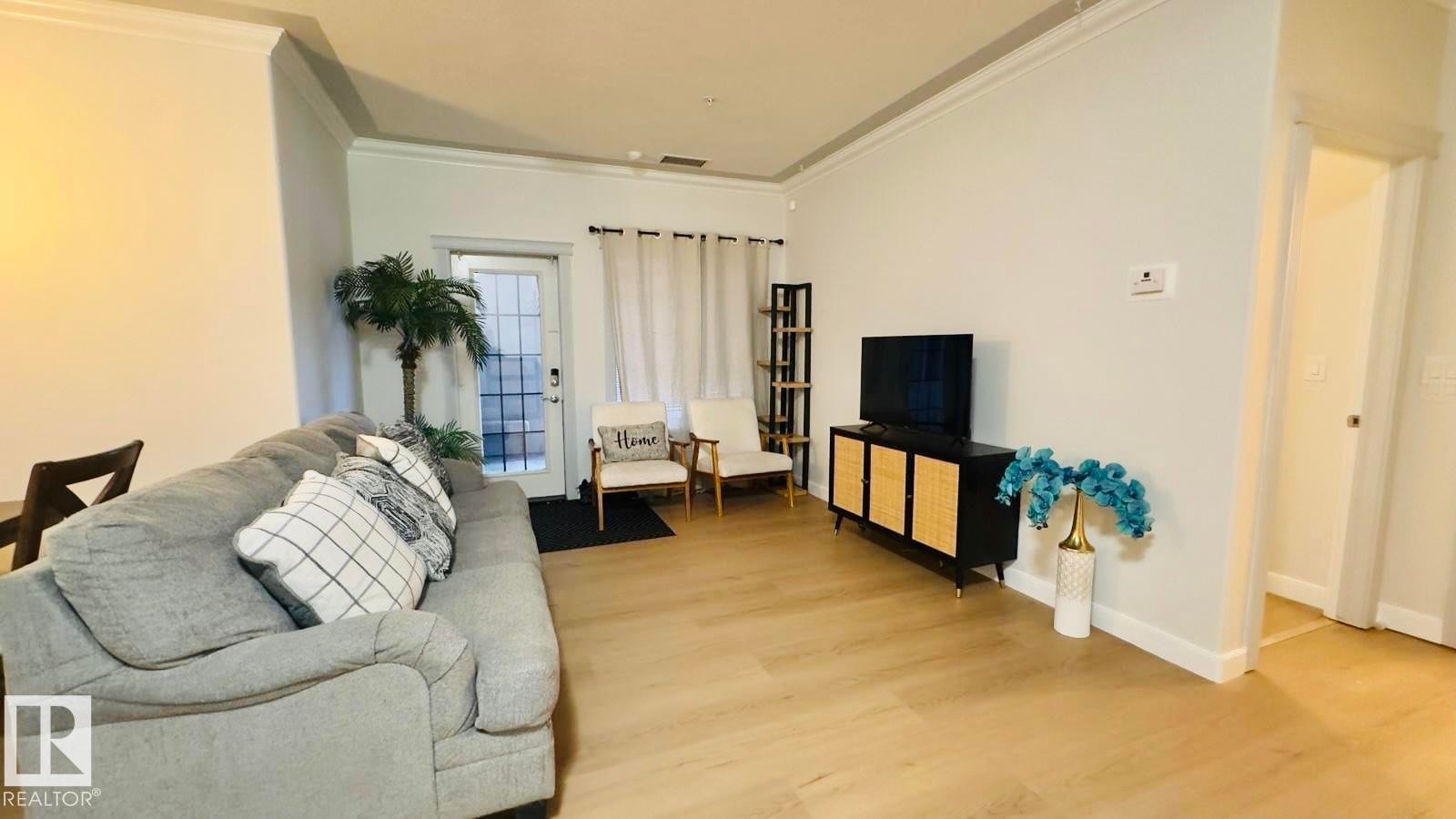 113 16235 51 Street, Edmonton, AB - Indoor Photo Showing Living Room