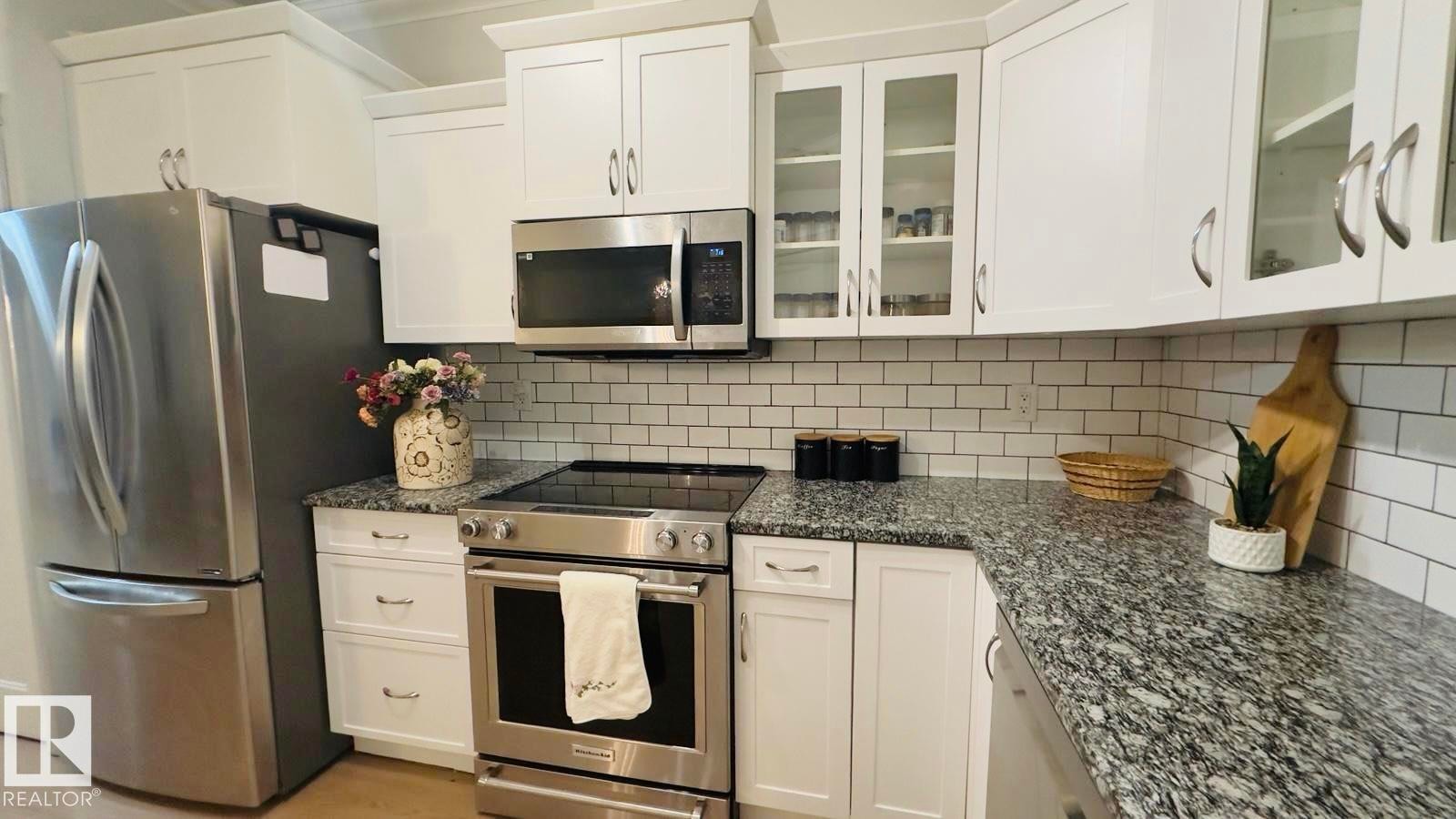 113 16235 51 Street, Edmonton, AB - Indoor Photo Showing Kitchen With Upgraded Kitchen