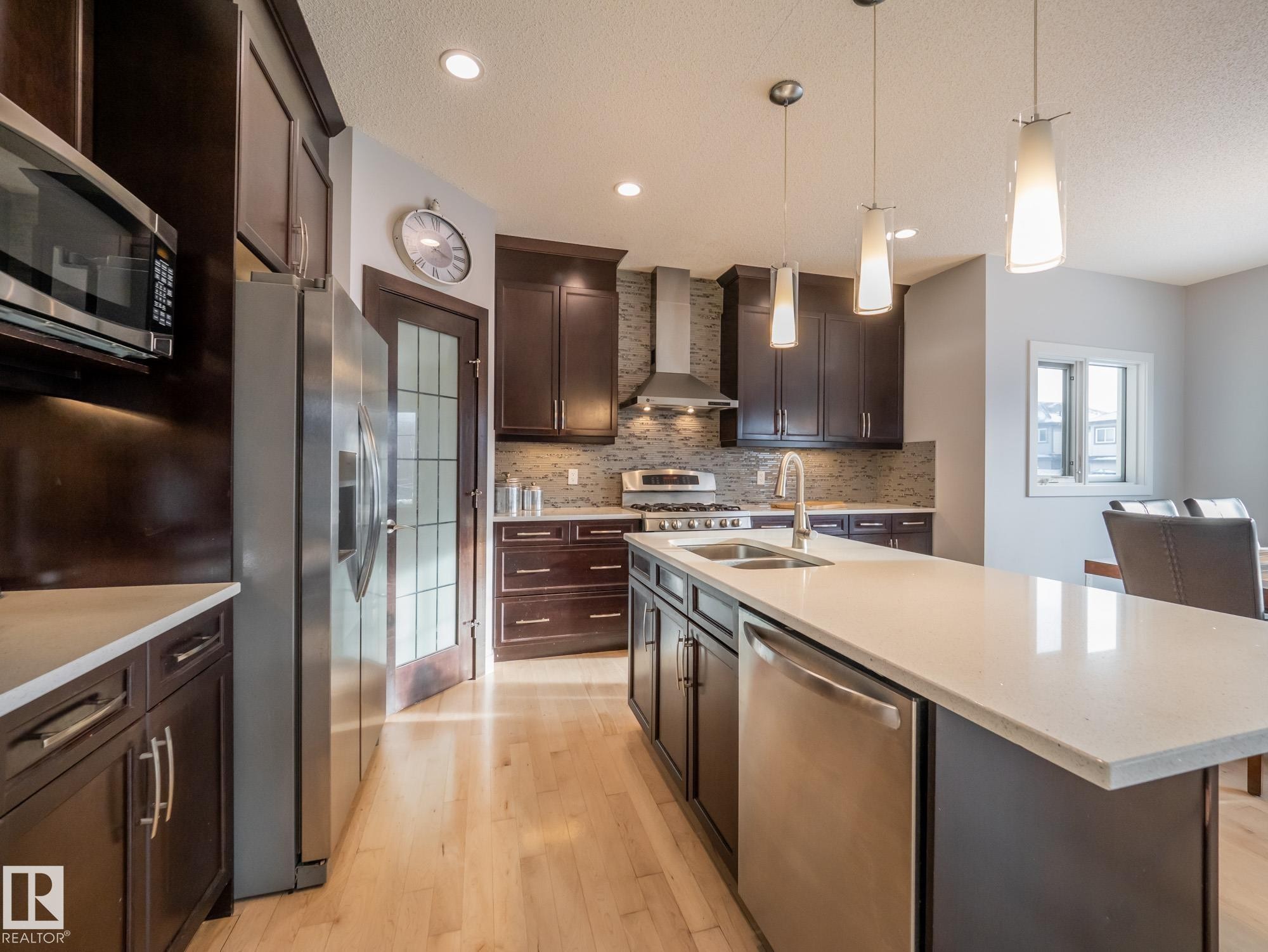 4211 Charles Close, Edmonton, AB - Indoor Photo Showing Kitchen With Double Sink With Upgraded Kitchen