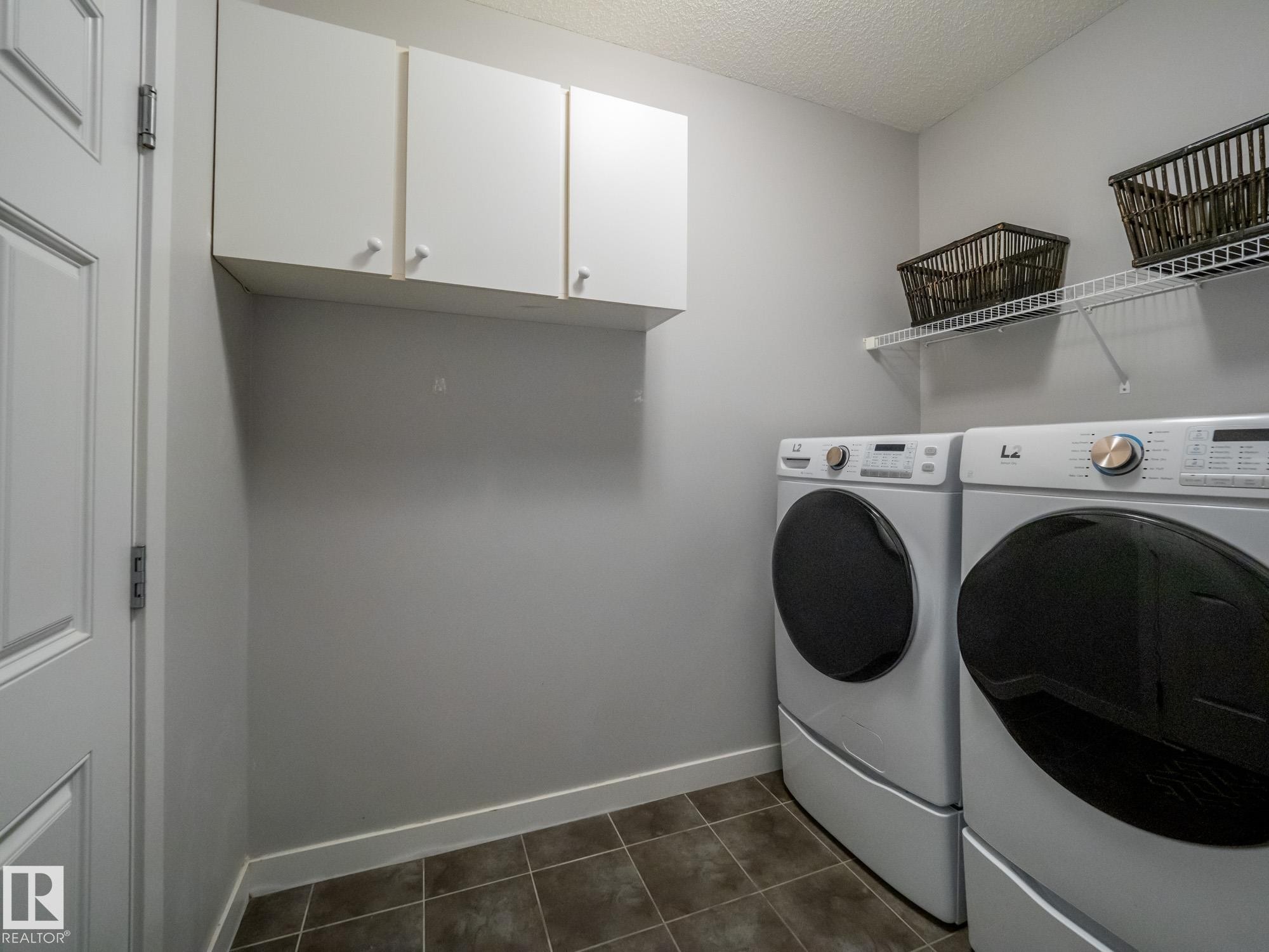 4211 Charles Close, Edmonton, AB - Indoor Photo Showing Laundry Room
