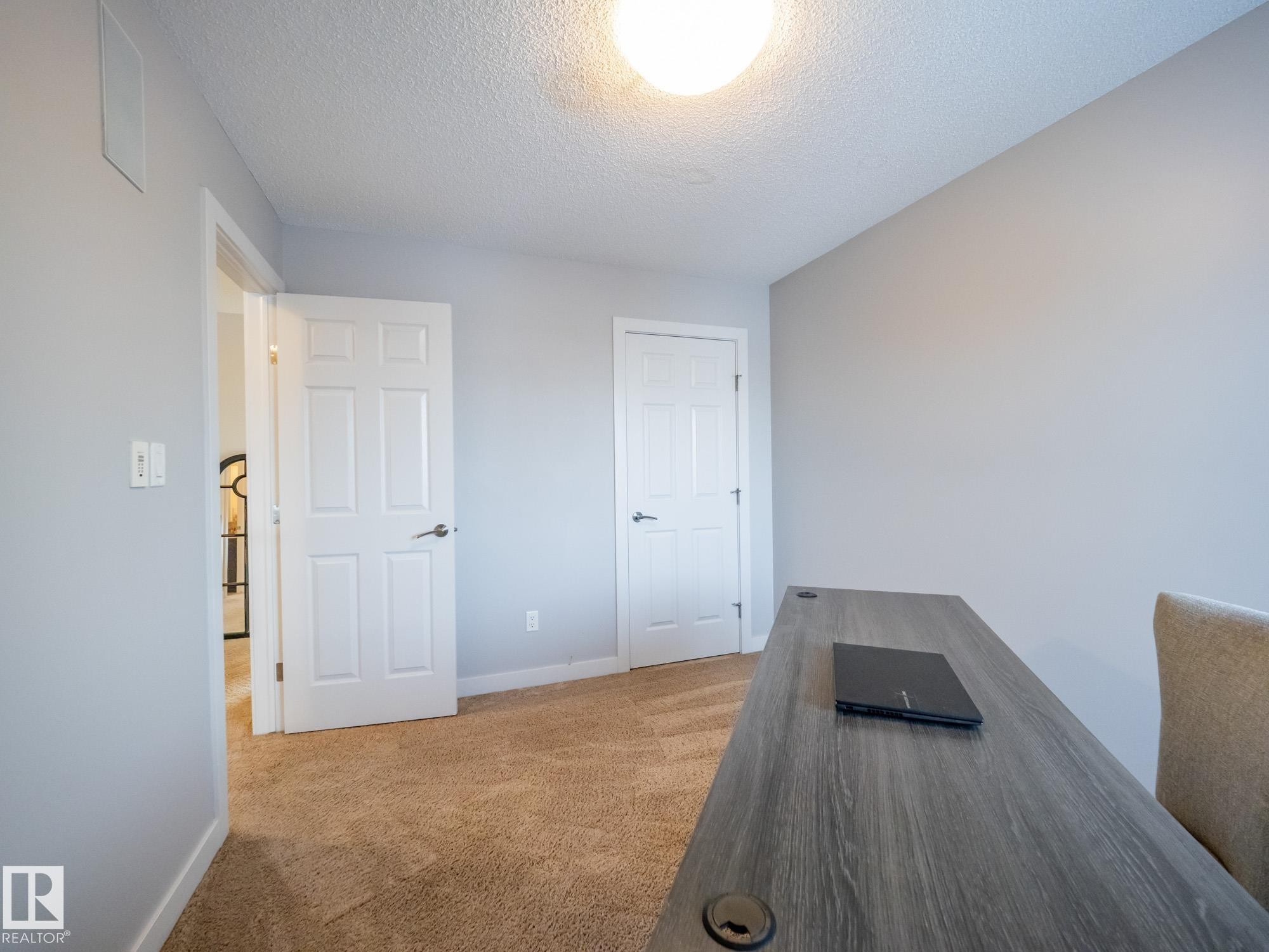 4211 Charles Close, Edmonton, AB - Indoor