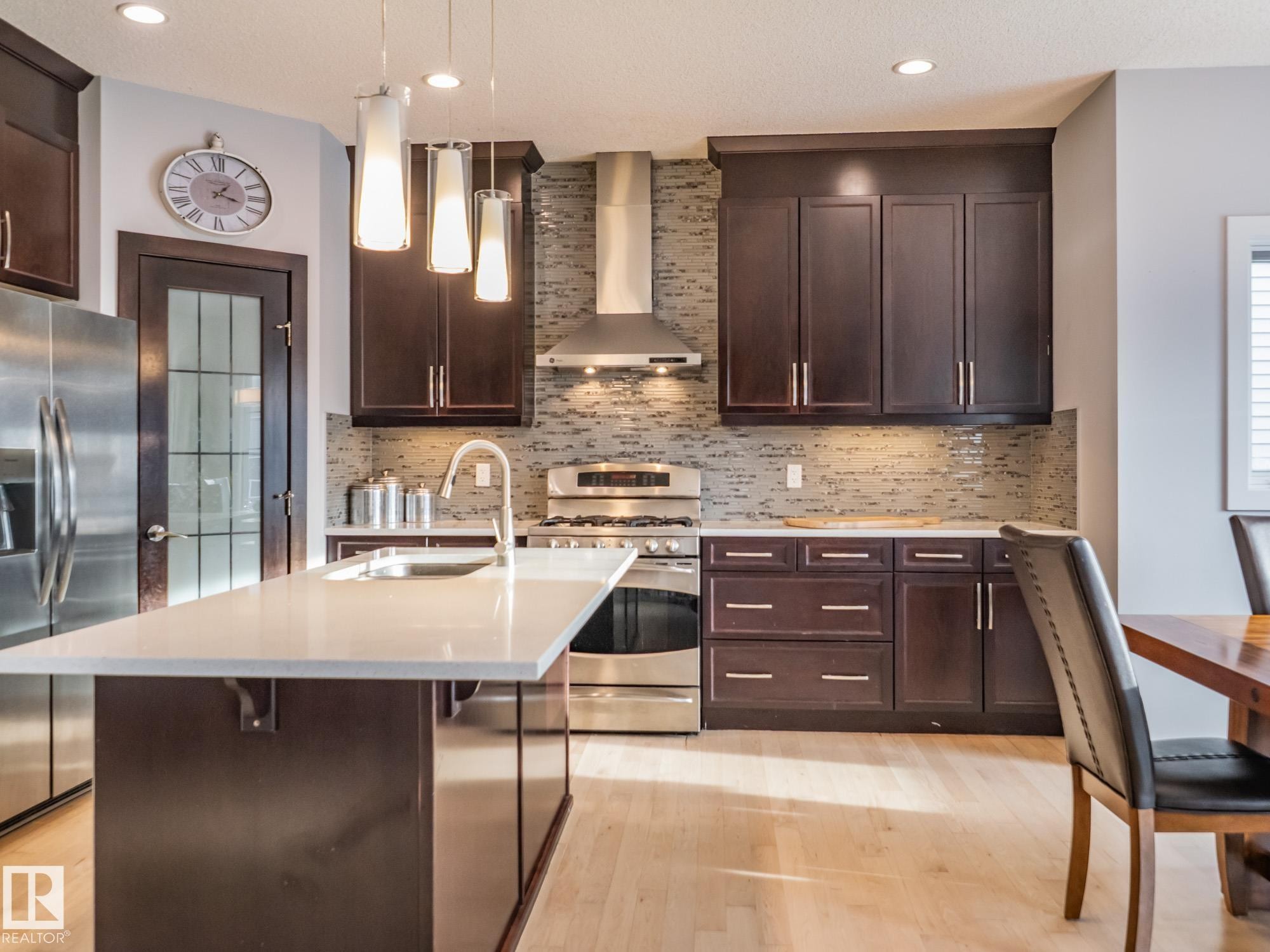 4211 Charles Close, Edmonton, AB - Indoor Photo Showing Kitchen With Upgraded Kitchen