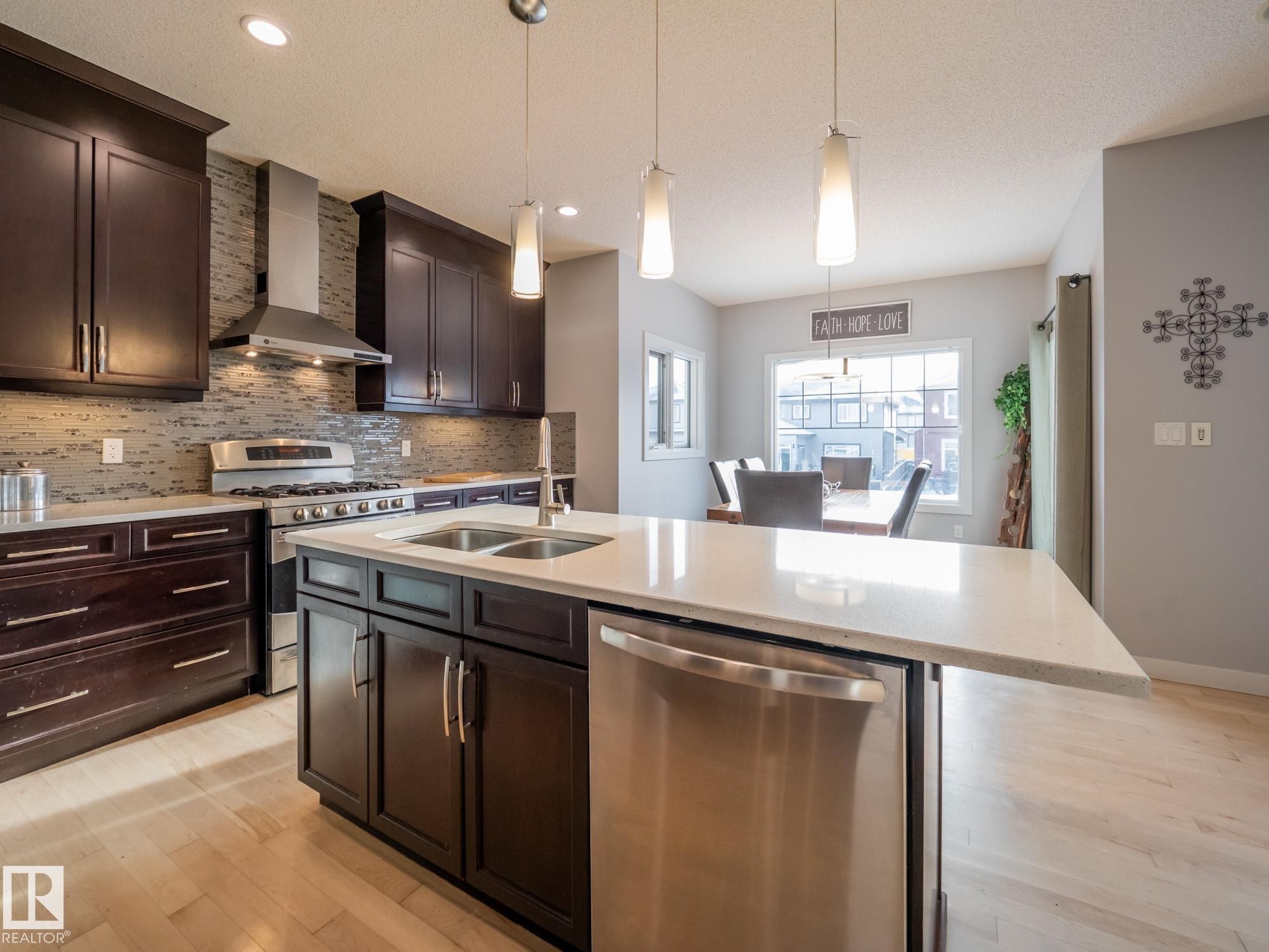 4211 Charles Close, Edmonton, AB - Indoor Photo Showing Kitchen With Double Sink With Upgraded Kitchen