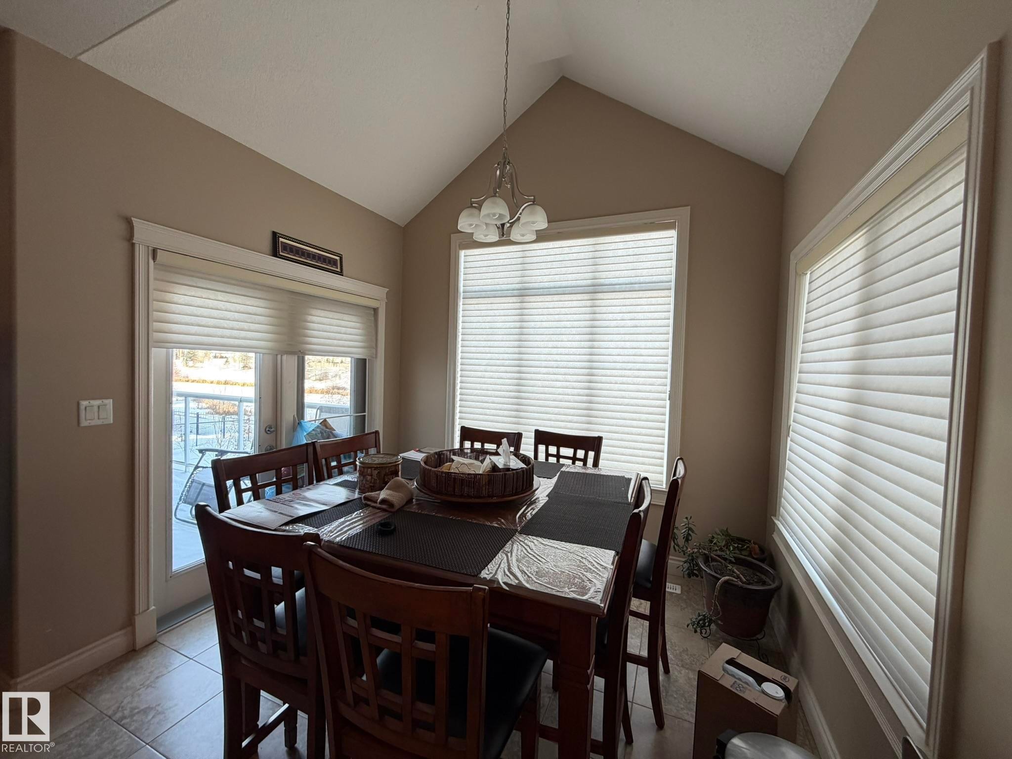 551 Stewart Crescent, Edmonton, AB - Indoor Photo Showing Dining Room