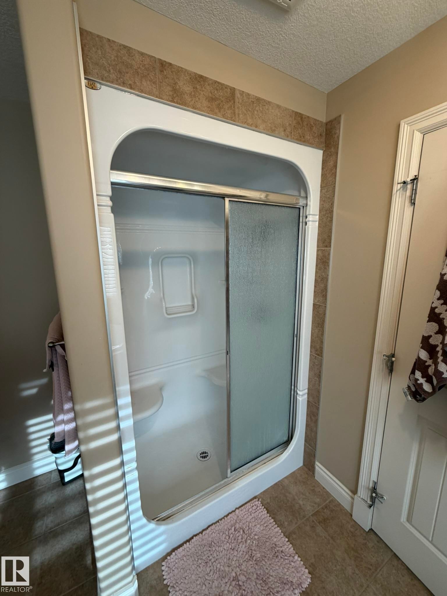 551 Stewart Crescent, Edmonton, AB - Indoor Photo Showing Bathroom