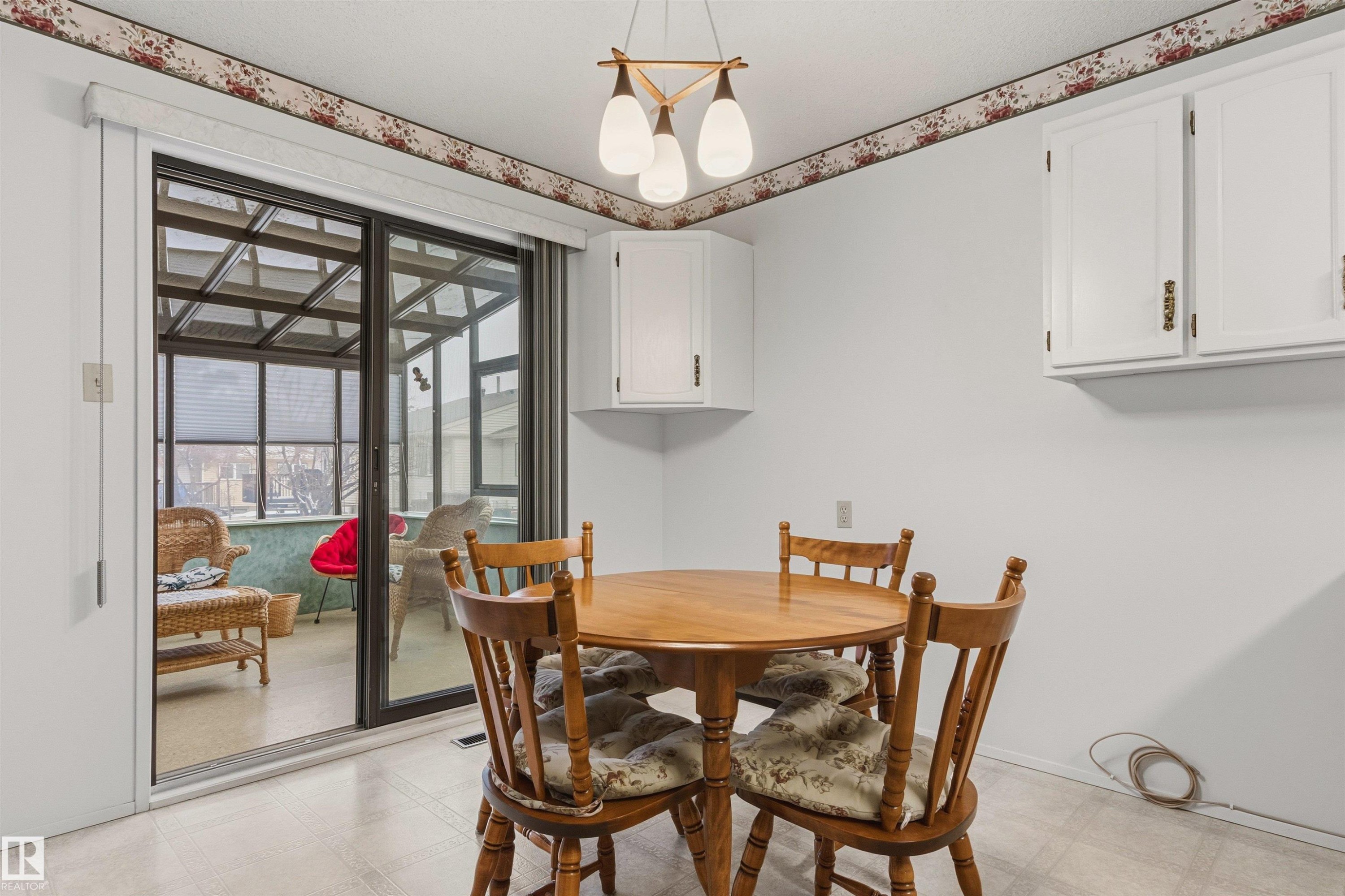10670 153 Avenue, Edmonton, AB - Indoor Photo Showing Dining Room