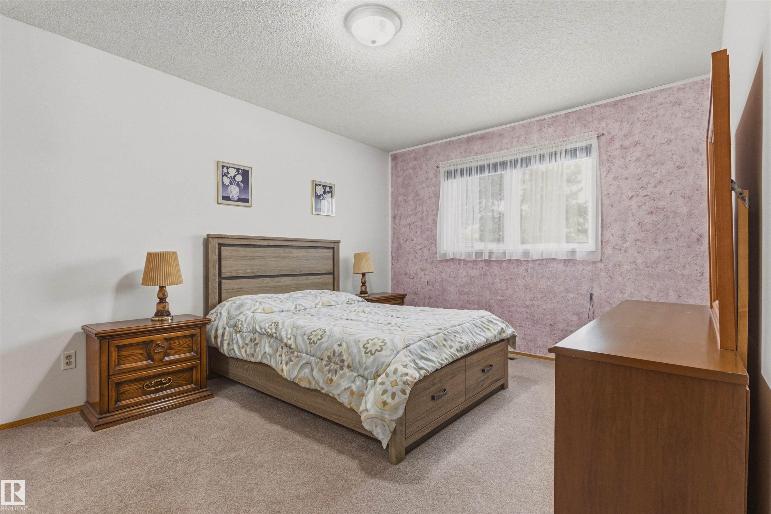 10670 153 Avenue, Edmonton, AB - Indoor Photo Showing Bedroom