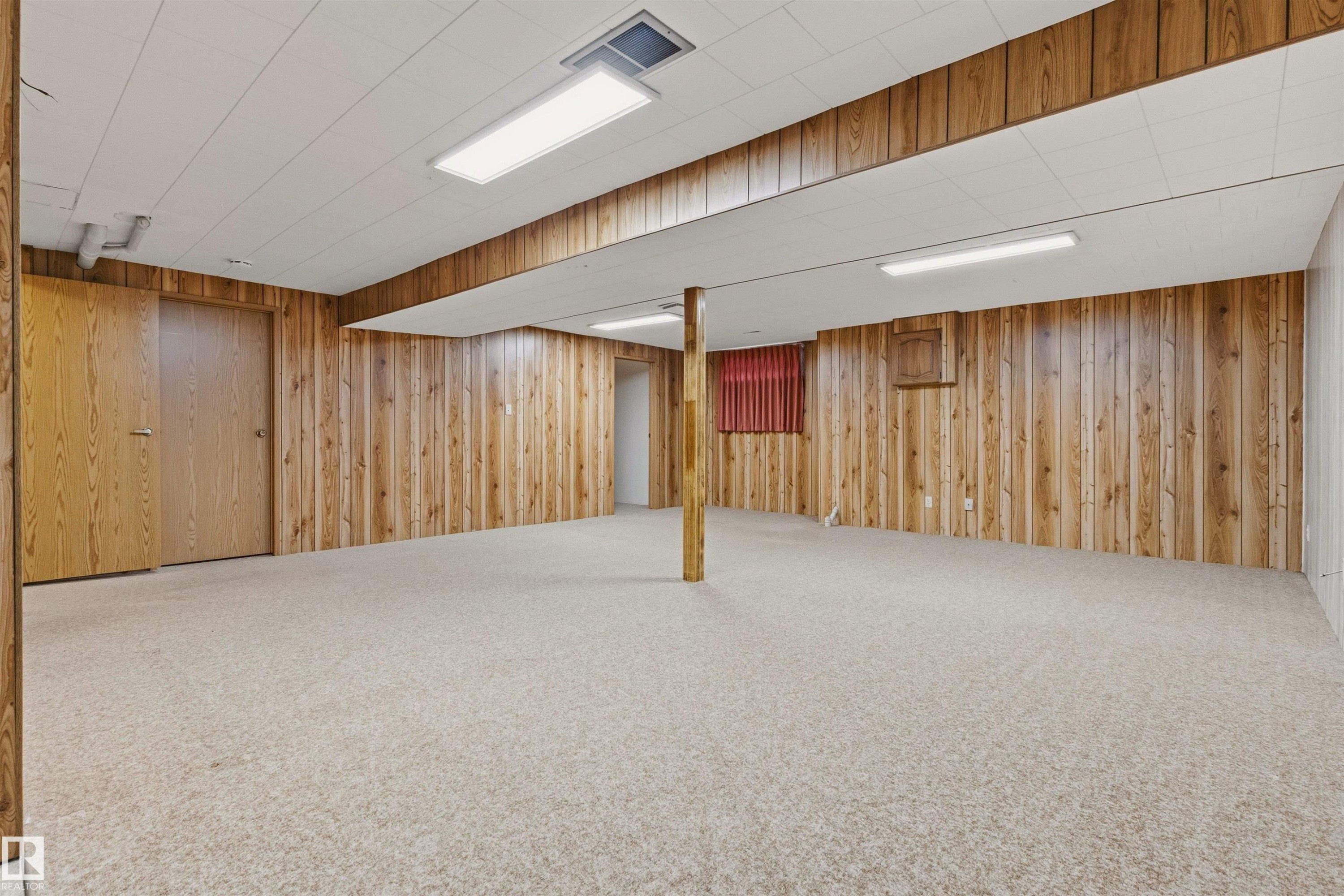 10670 153 Avenue, Edmonton, AB - Indoor