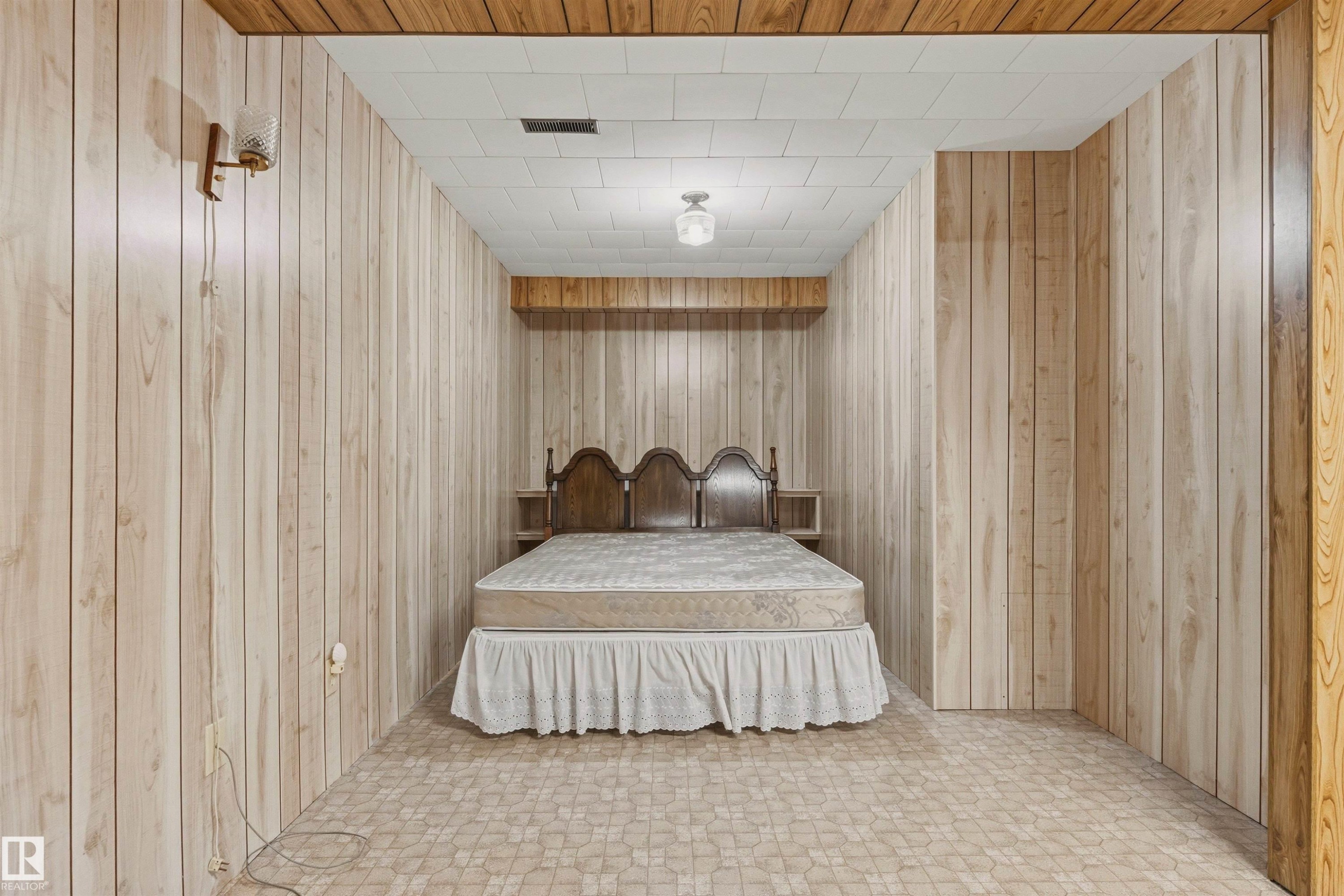10670 153 Avenue, Edmonton, AB - Indoor Photo Showing Other Room