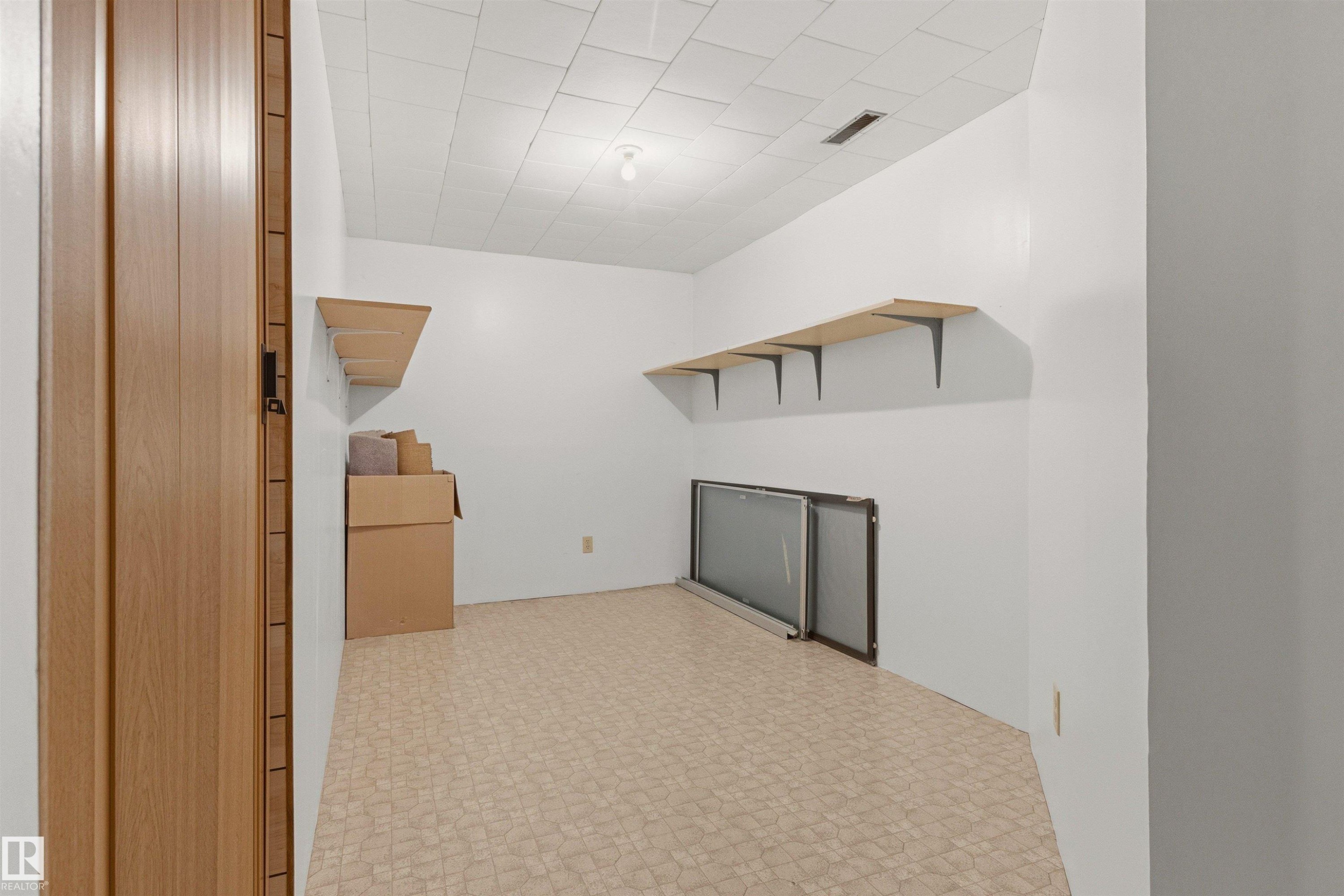 10670 153 Avenue, Edmonton, AB - Indoor Photo Showing Other Room