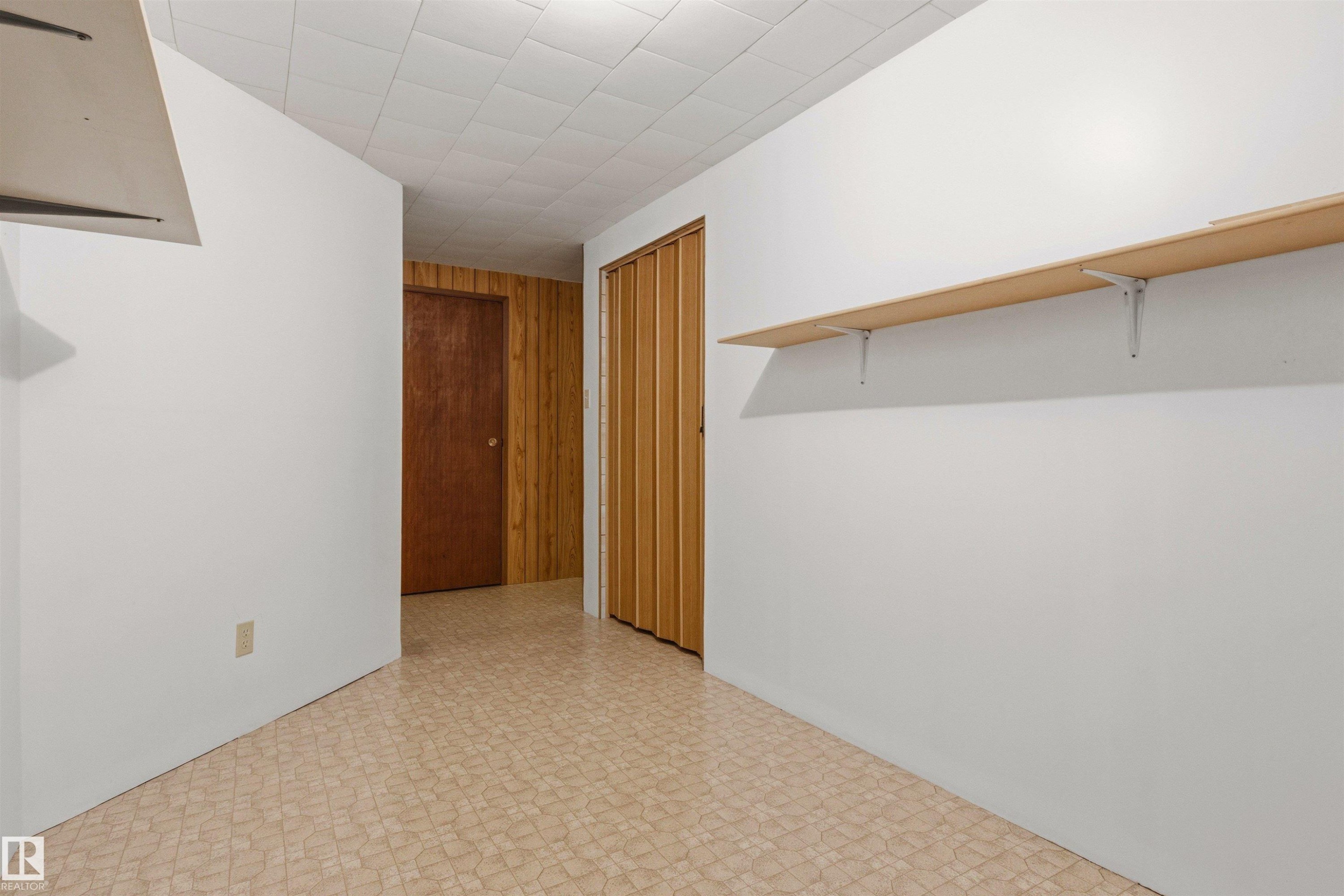 10670 153 Avenue, Edmonton, AB - Indoor Photo Showing Other Room