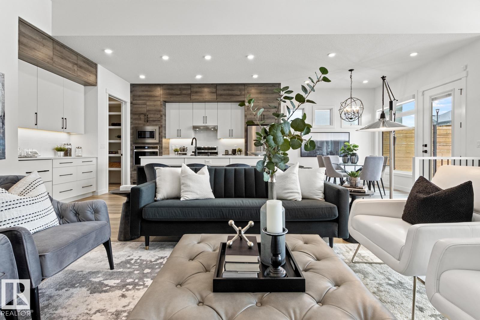 4832 Knight Crescent, Edmonton, AB - Indoor Photo Showing Living Room