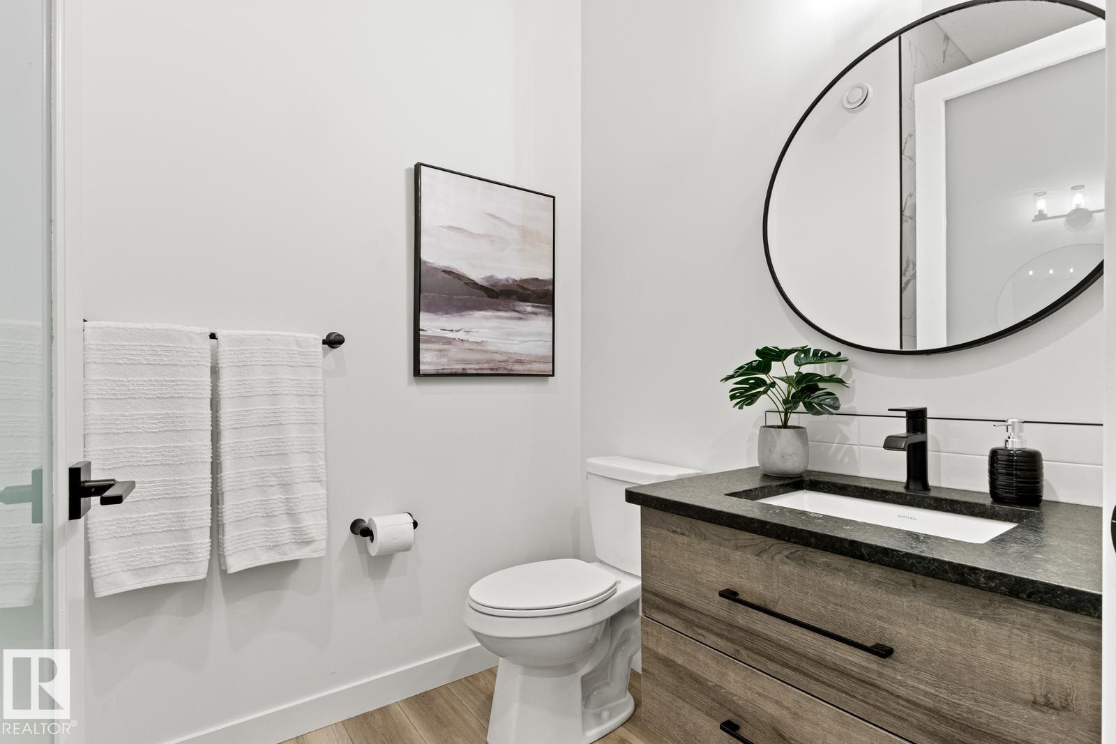 4832 Knight Crescent, Edmonton, AB - Indoor Photo Showing Bathroom