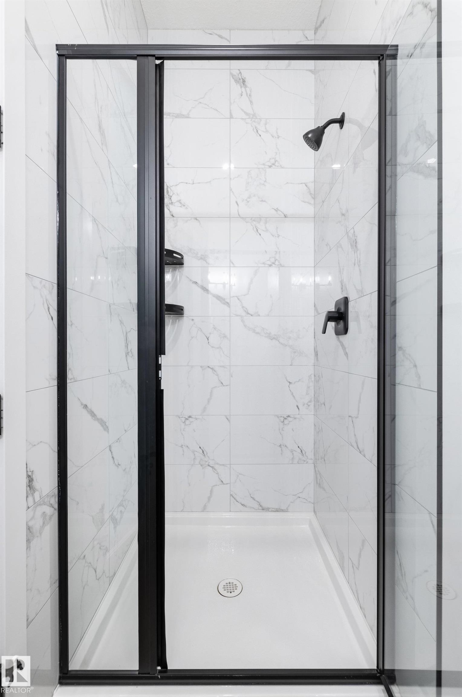 4832 Knight Crescent, Edmonton, AB - Indoor Photo Showing Bathroom