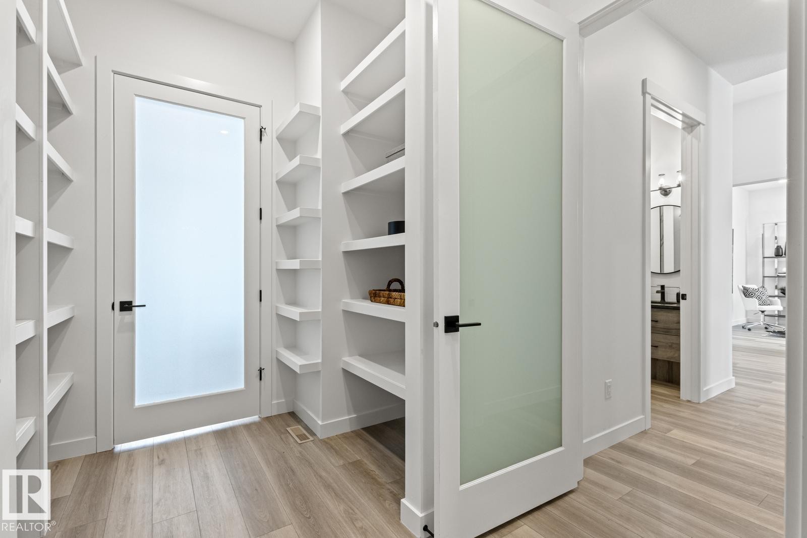 4832 Knight Crescent, Edmonton, AB - Indoor