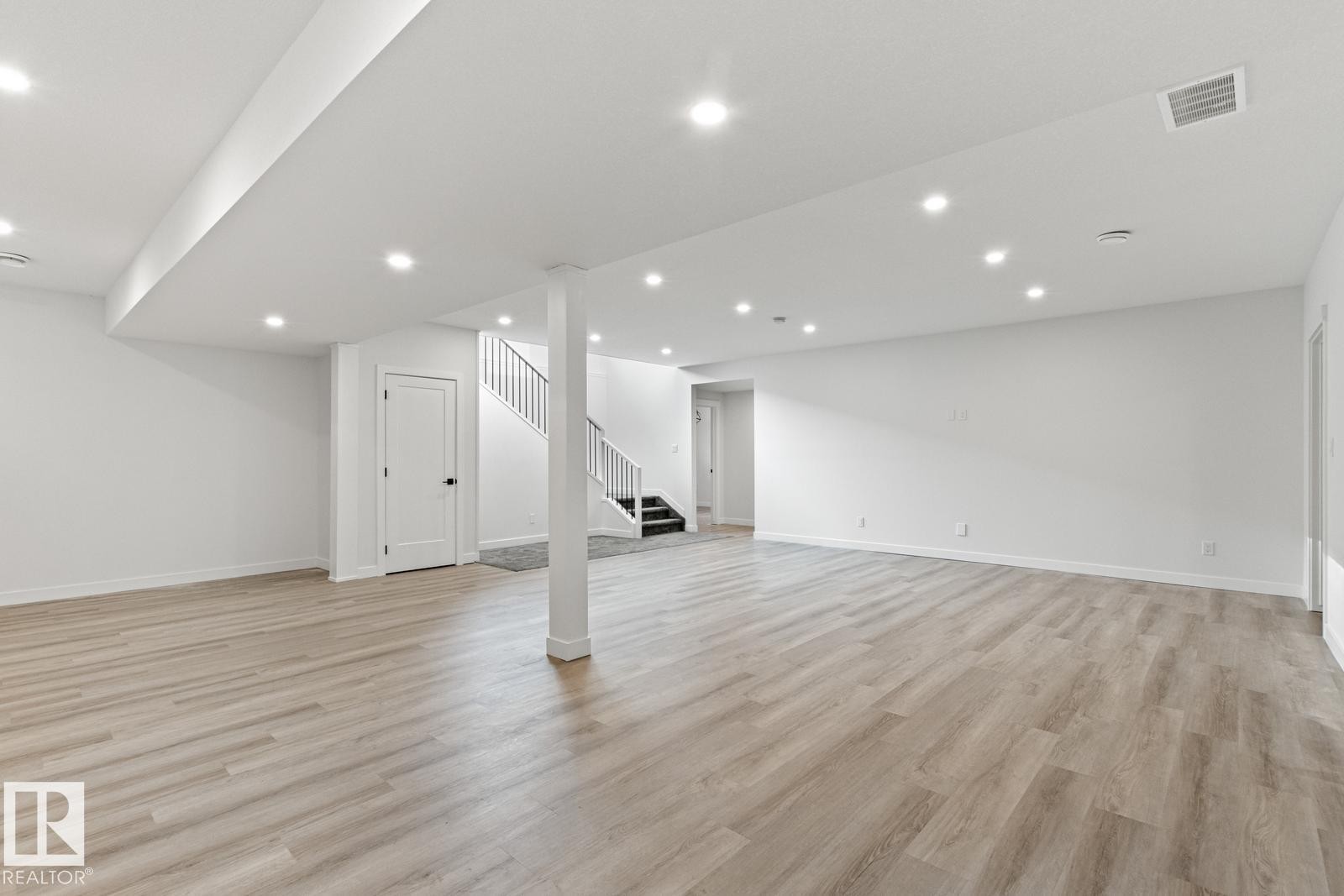 4832 Knight Crescent, Edmonton, AB - Indoor