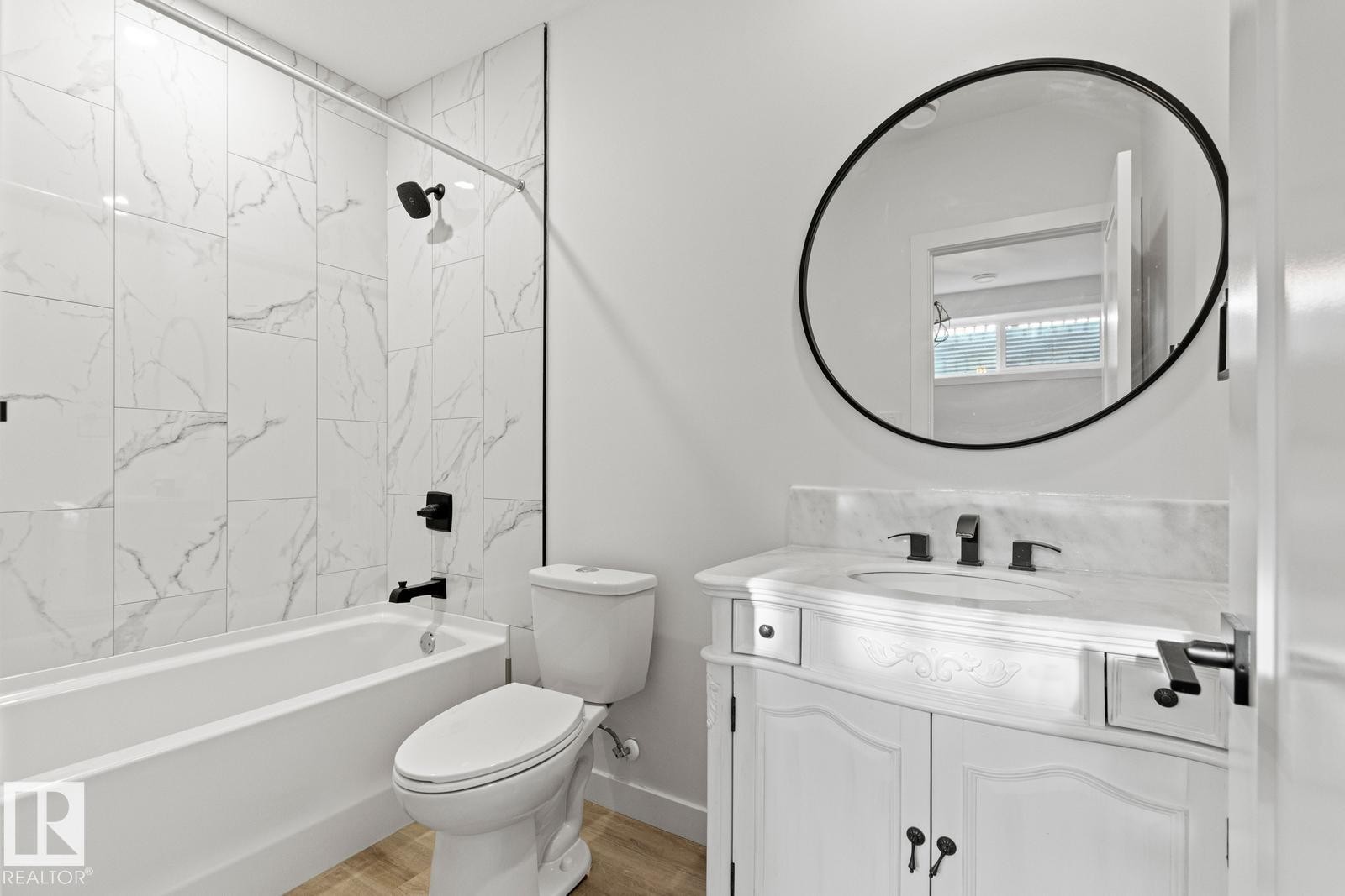 4832 Knight Crescent, Edmonton, AB - Indoor Photo Showing Bathroom